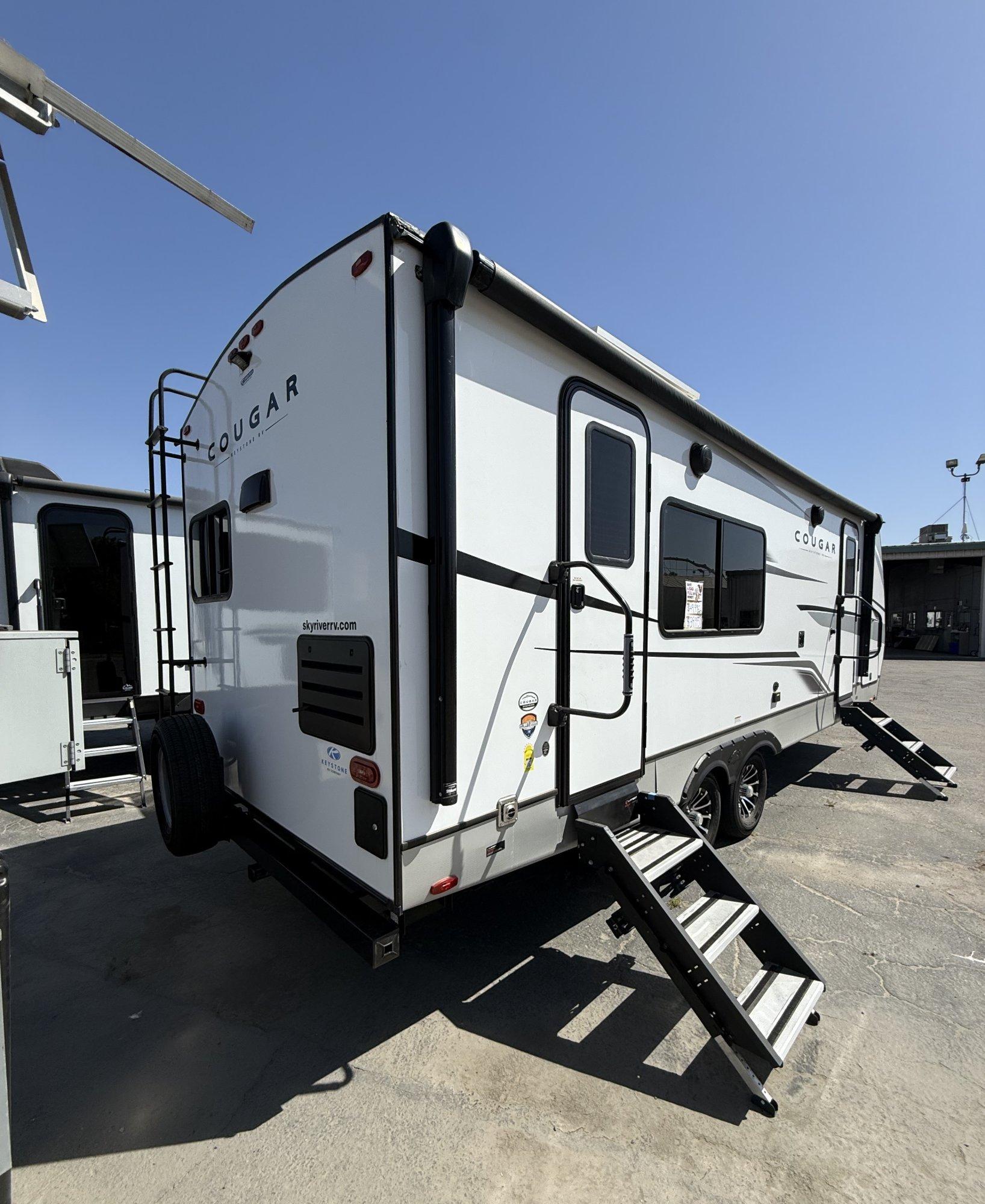 2024 Keystone RV 2024 Keystone RV Cougar Half-Ton - thumbnail 5
