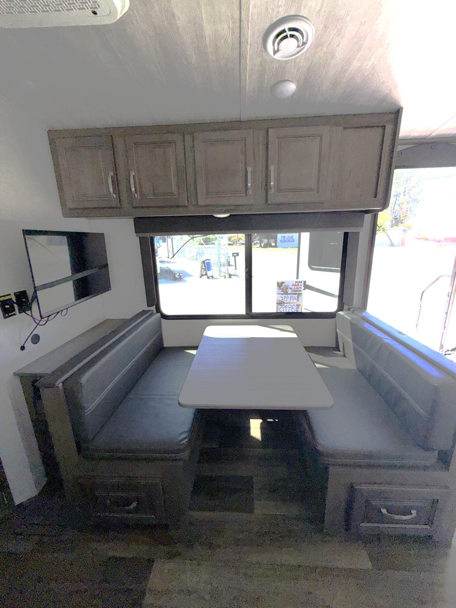 2024 Keystone RV 2024 Keystone RV Cougar Half-Ton - thumbnail 14
