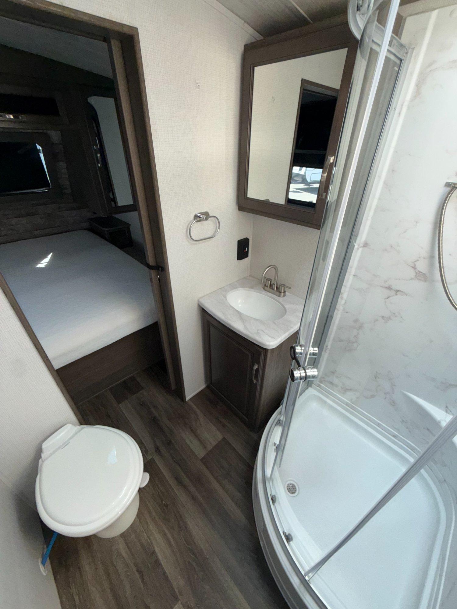 2024 Keystone RV 2024 Keystone RV Cougar Half-Ton - thumbnail 17