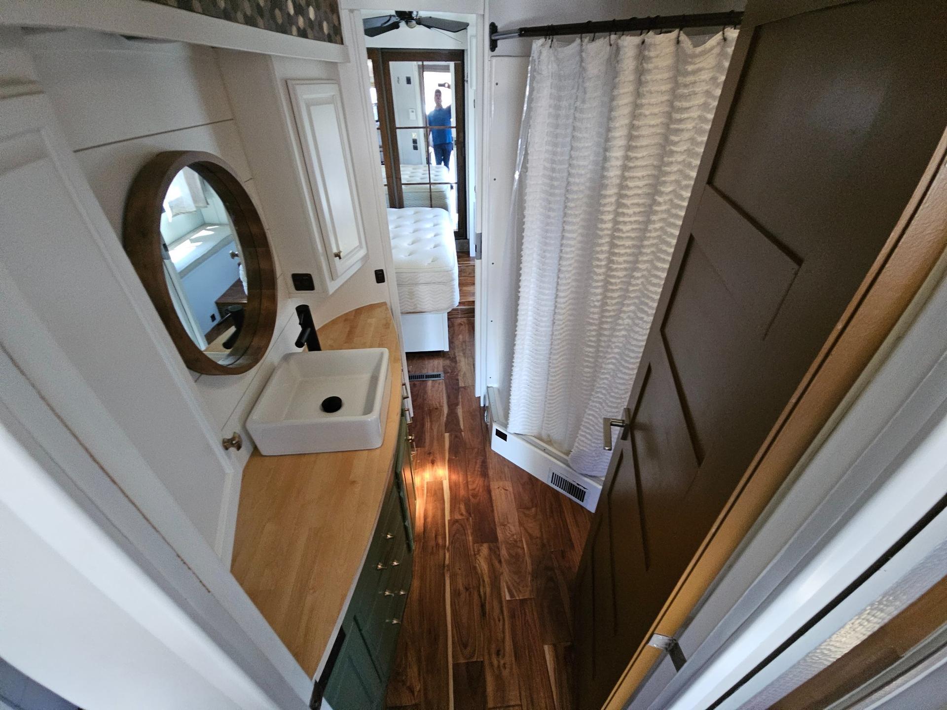 2007 Winnebago 2007 Winnebago Tour - thumbnail 13