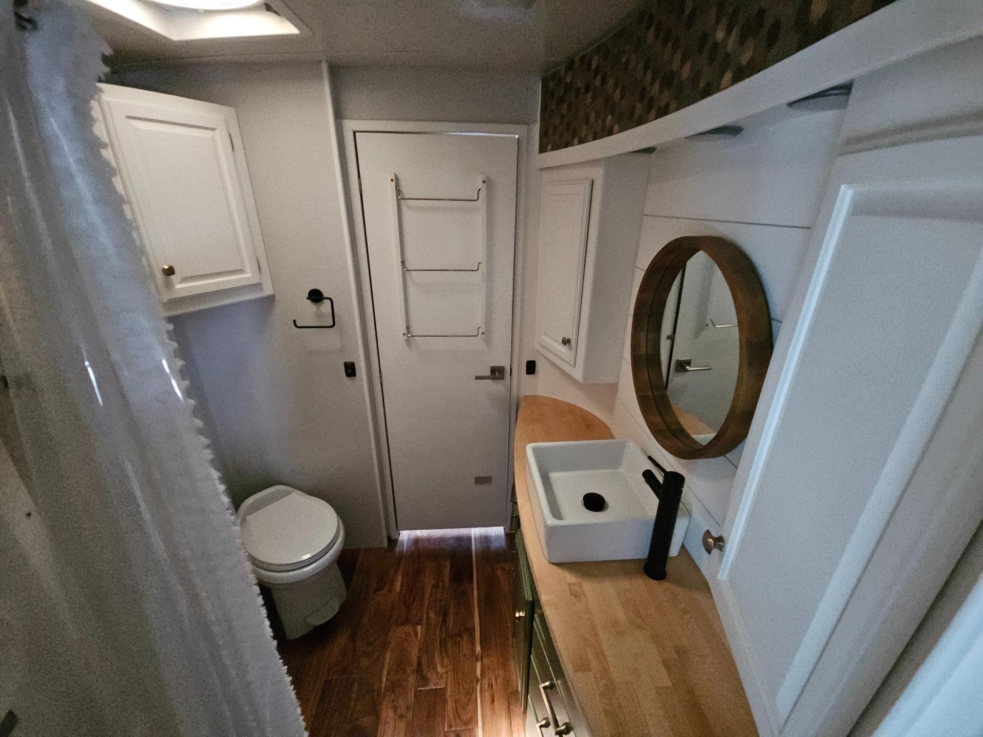 2007 Winnebago 2007 Winnebago Tour - thumbnail 14
