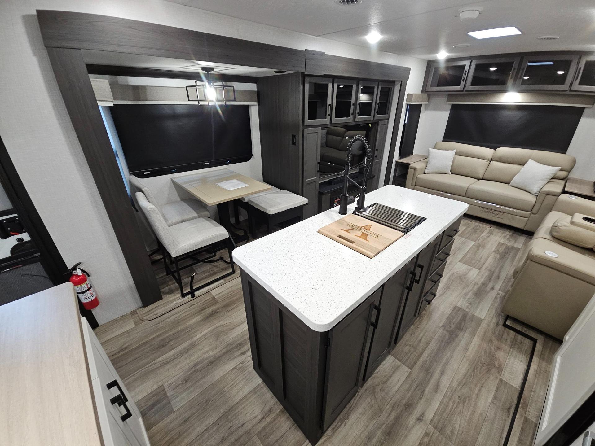 2025 Venture RV 2025 Venture RV SportTrek Touring Edition - thumbnail 5