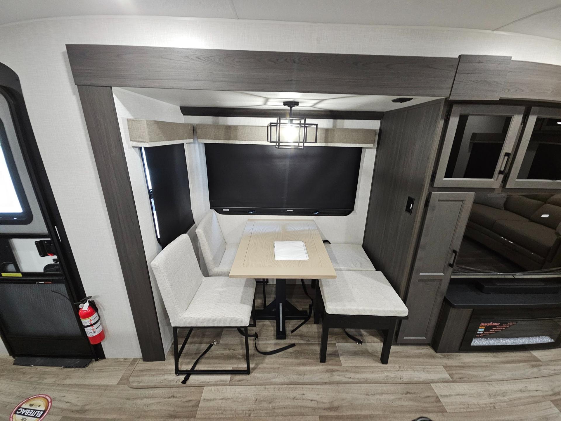2025 Venture RV 2025 Venture RV SportTrek Touring Edition - thumbnail 6