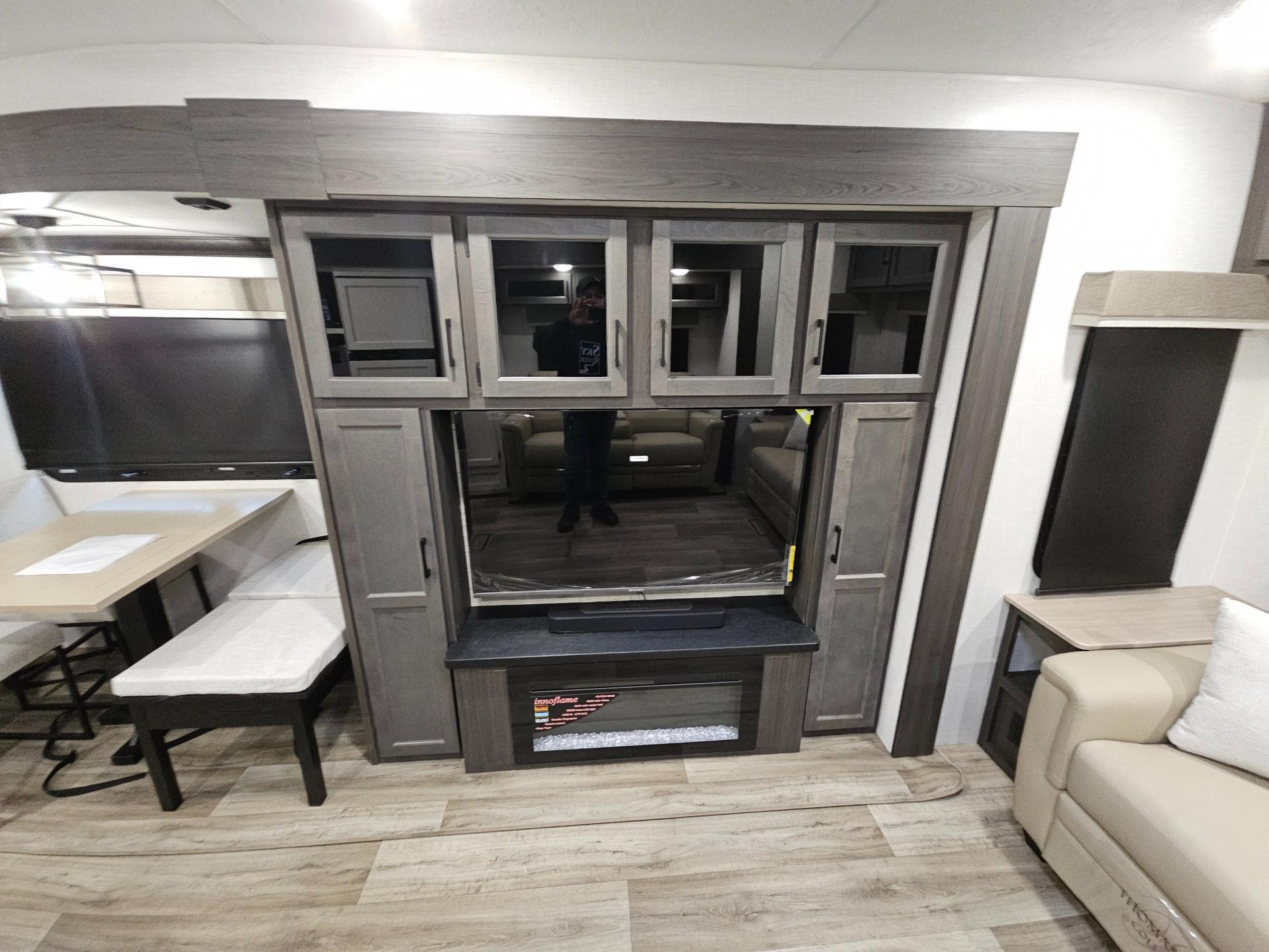 2025 Venture RV 2025 Venture RV SportTrek Touring Edition - thumbnail 7