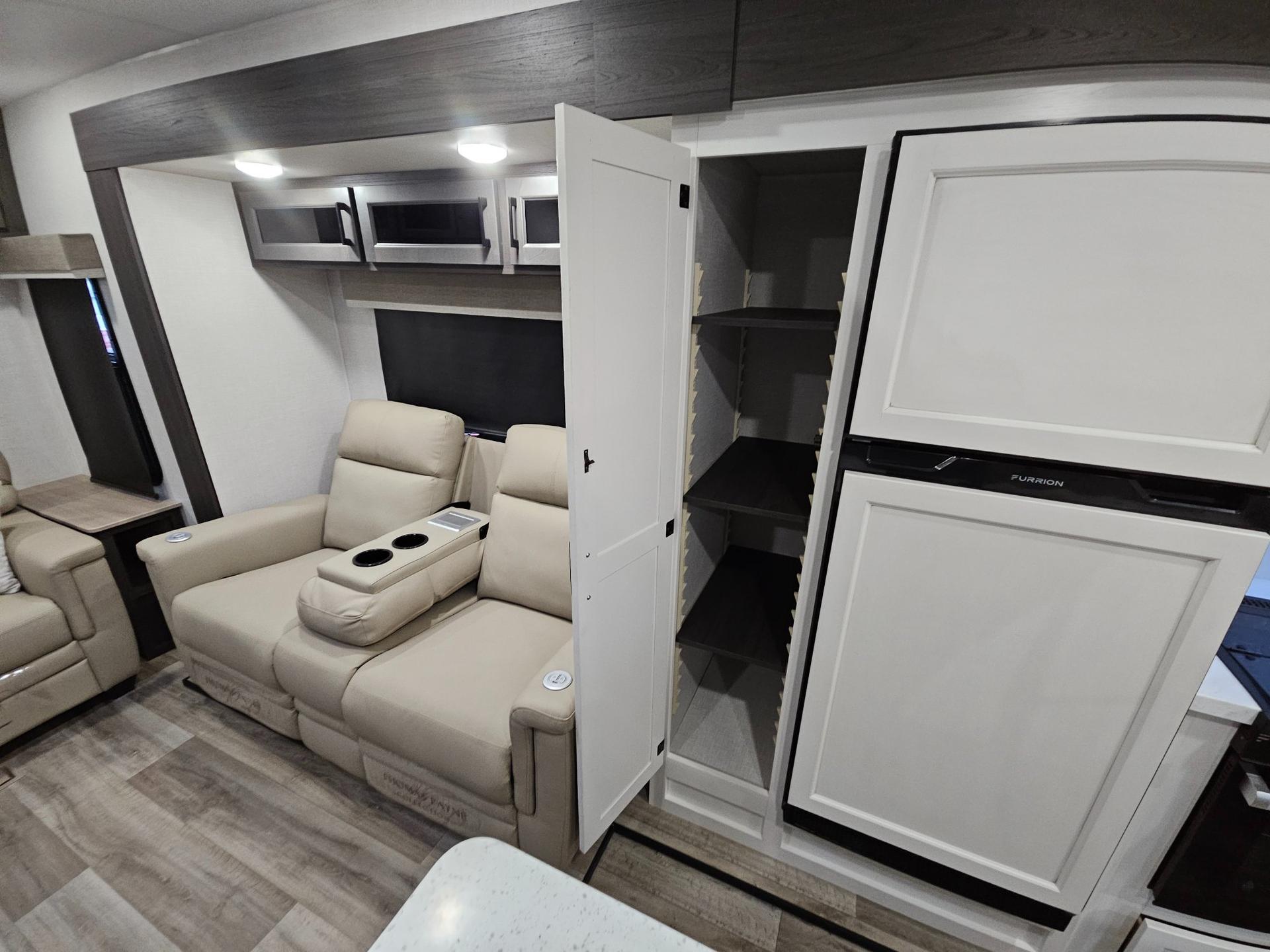 2025 Venture RV 2025 Venture RV SportTrek Touring Edition - thumbnail 22