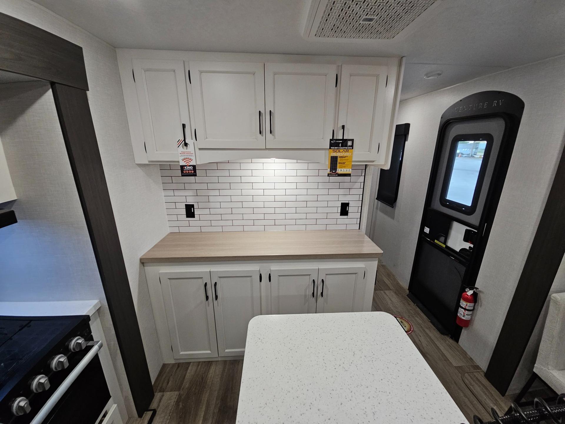 2025 Venture RV 2025 Venture RV SportTrek Touring Edition - thumbnail 24