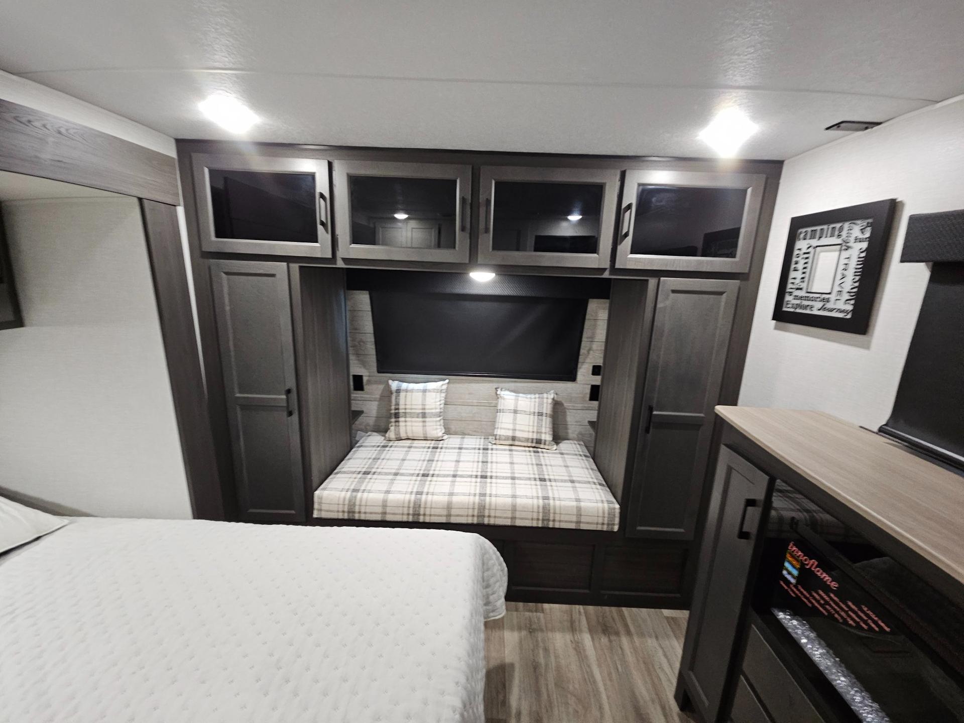 2025 Venture RV 2025 Venture RV SportTrek Touring Edition - thumbnail 36