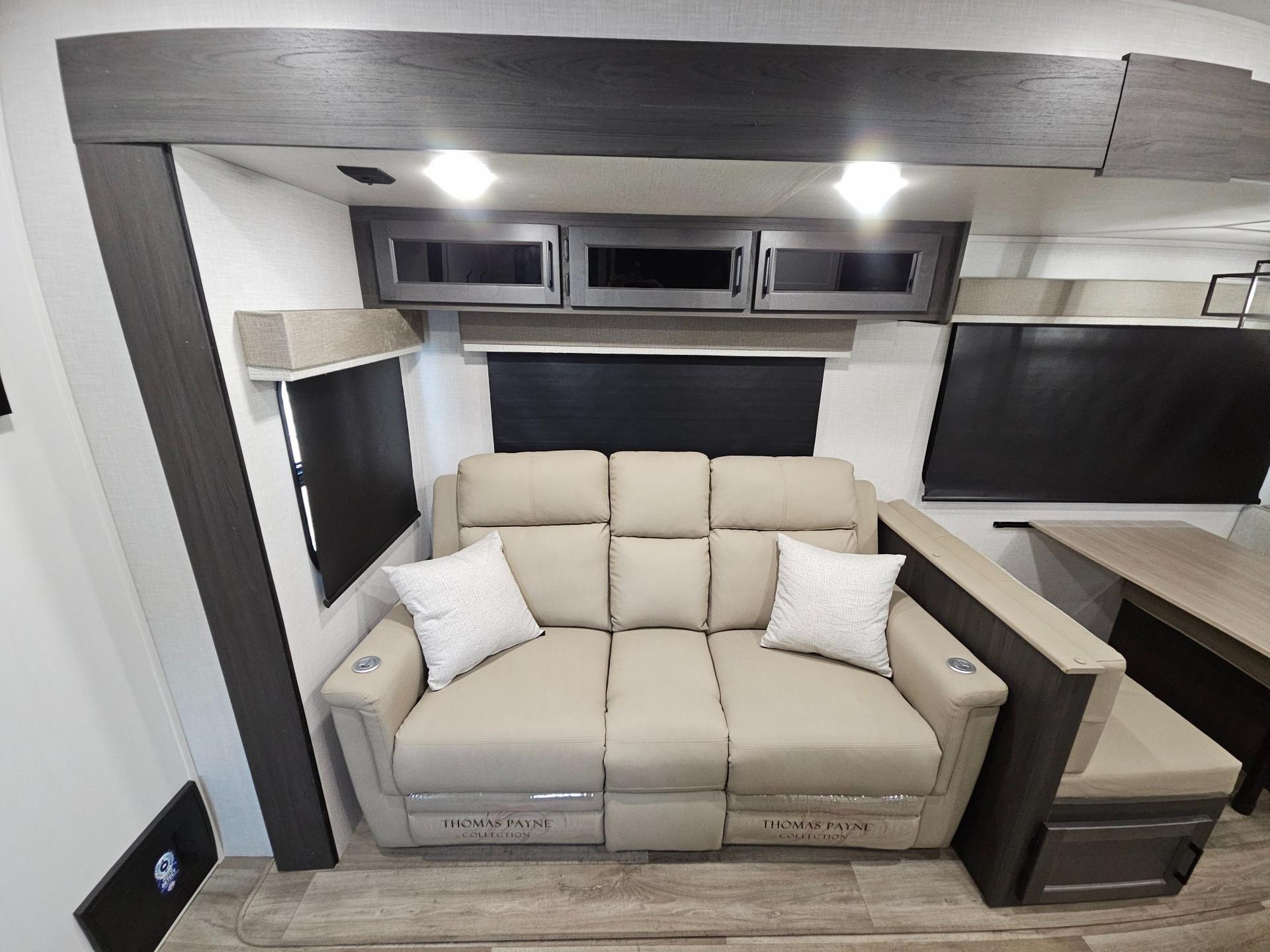 2025 Venture RV 2025 Venture RV SportTrek Touring Edition - thumbnail 19