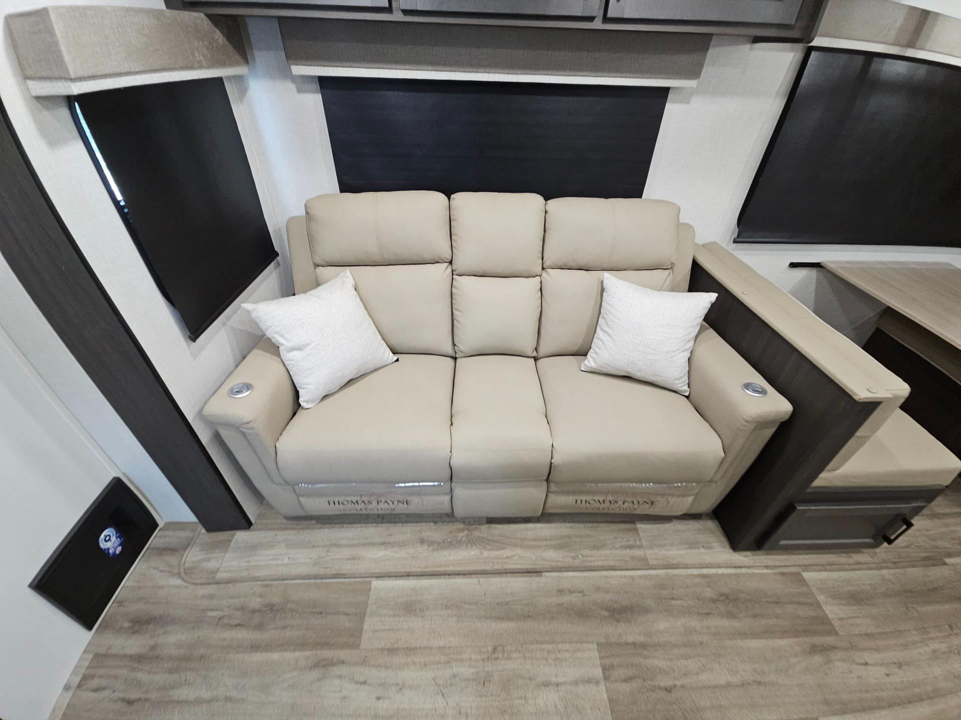 2025 Venture RV 2025 Venture RV SportTrek Touring Edition - thumbnail 20