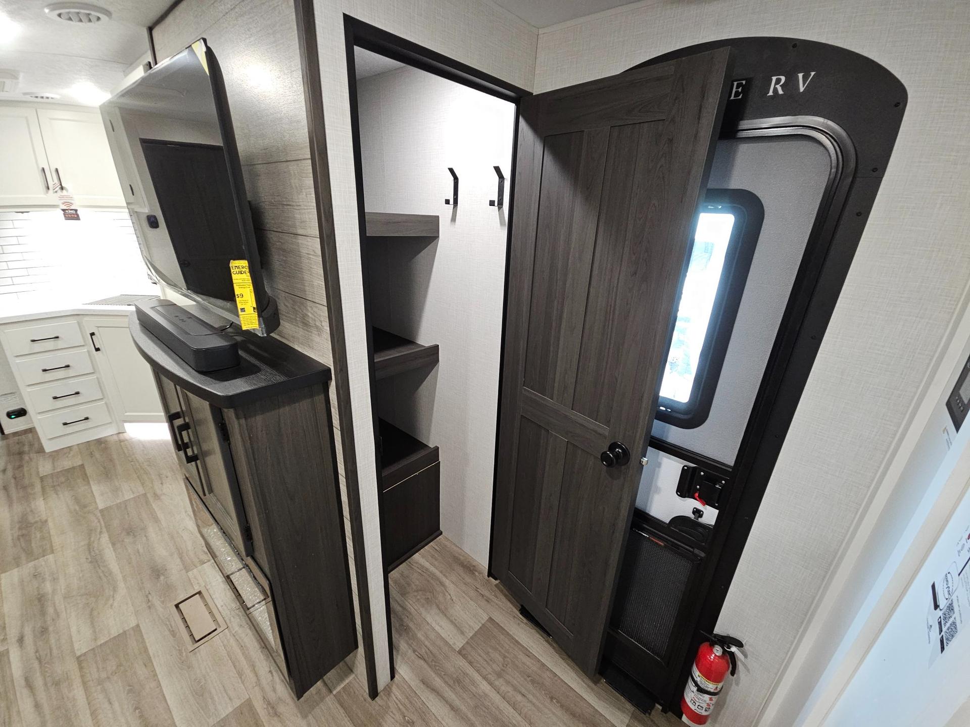 2025 Venture RV 2025 Venture RV SportTrek Touring Edition - thumbnail 25