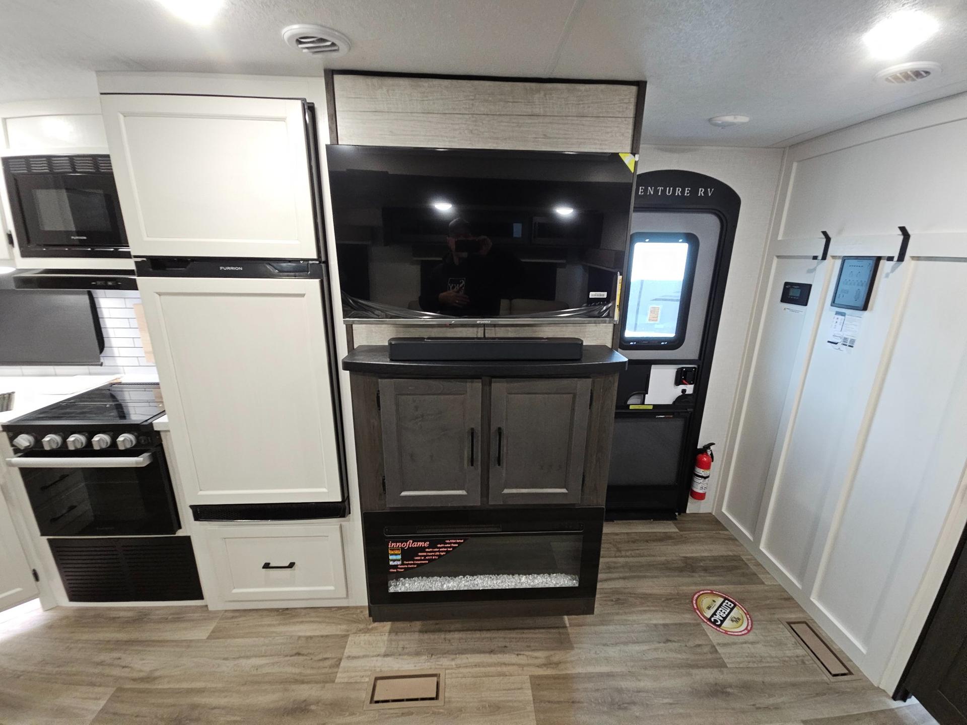 2025 Venture RV 2025 Venture RV SportTrek Touring Edition - thumbnail 26