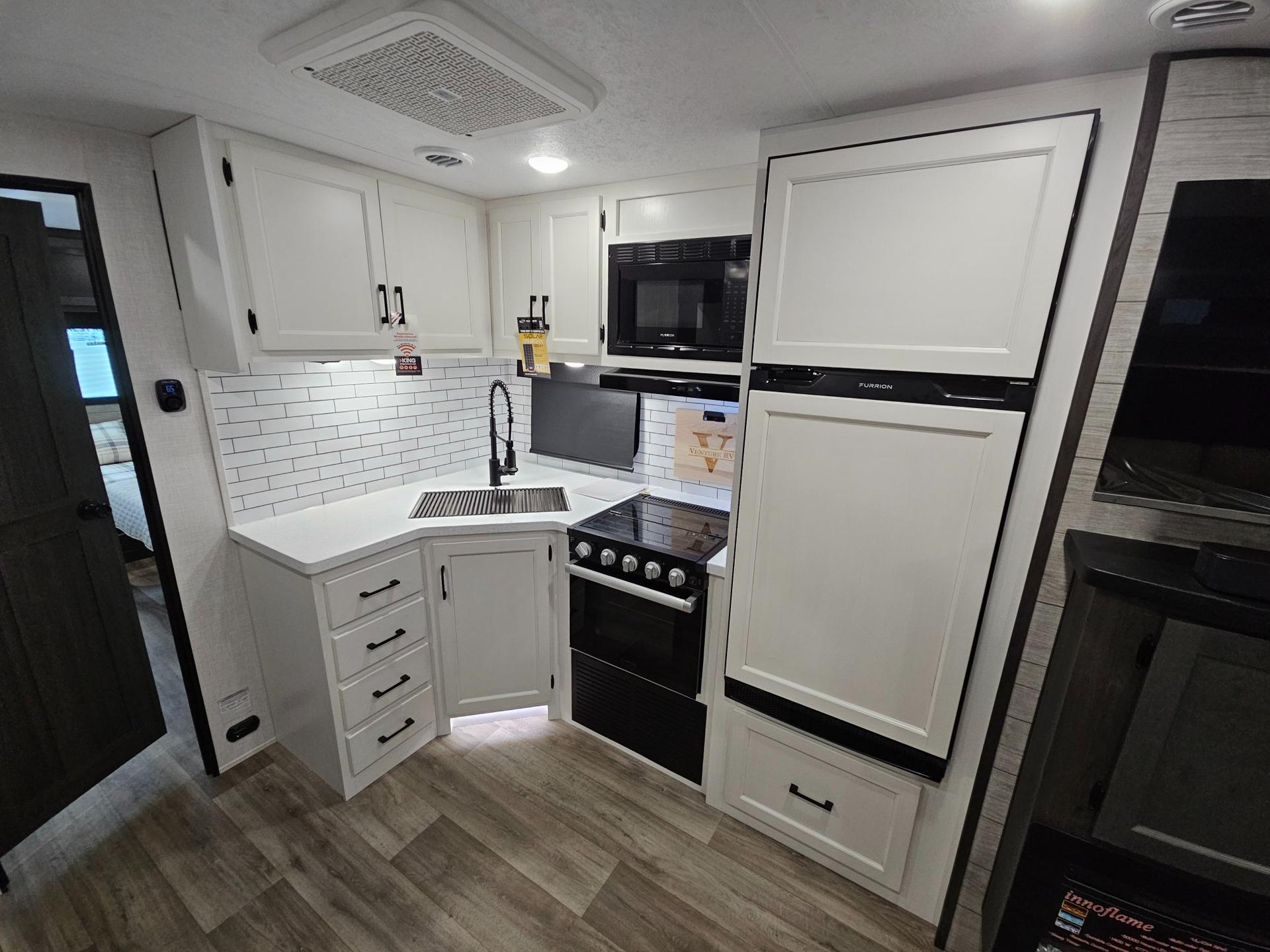 2025 Venture RV 2025 Venture RV SportTrek Touring Edition - thumbnail 30