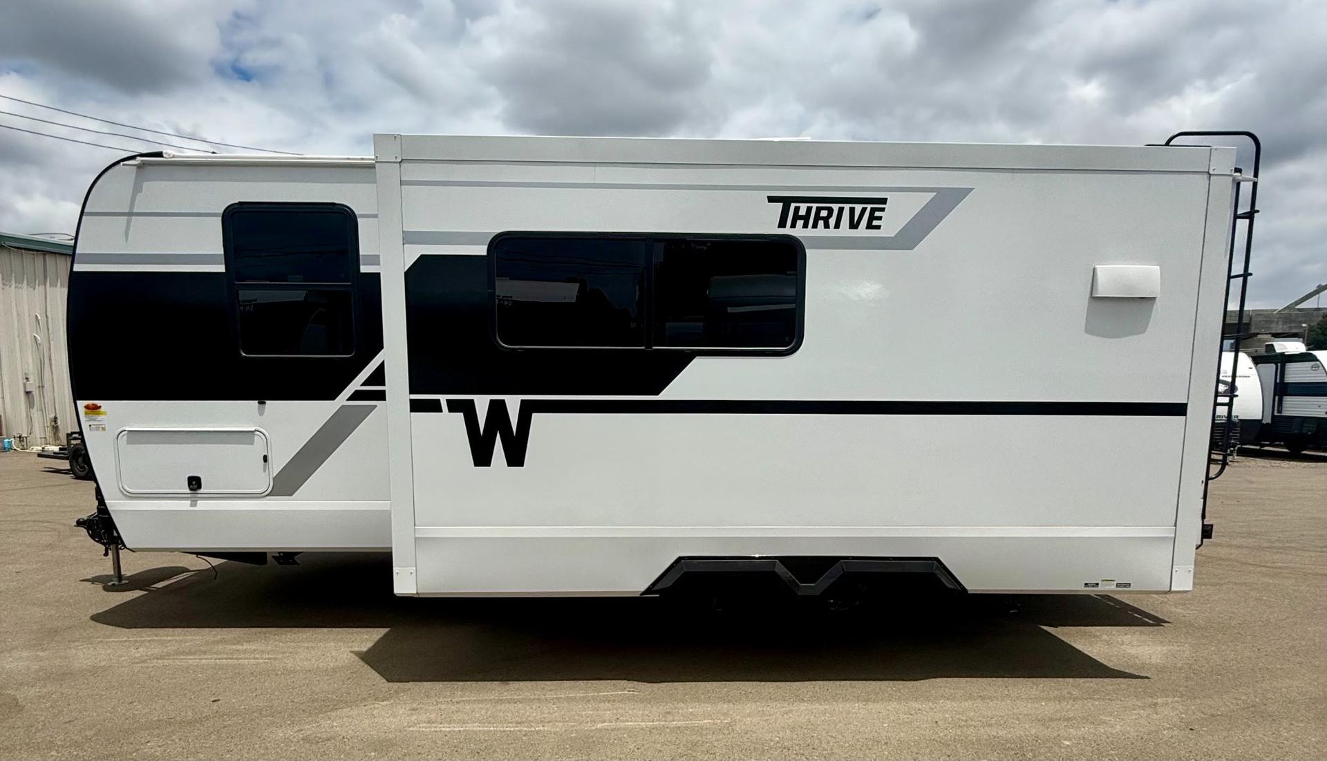 2026 Winnebago 2026 Winnebago Thrive - thumbnail 6