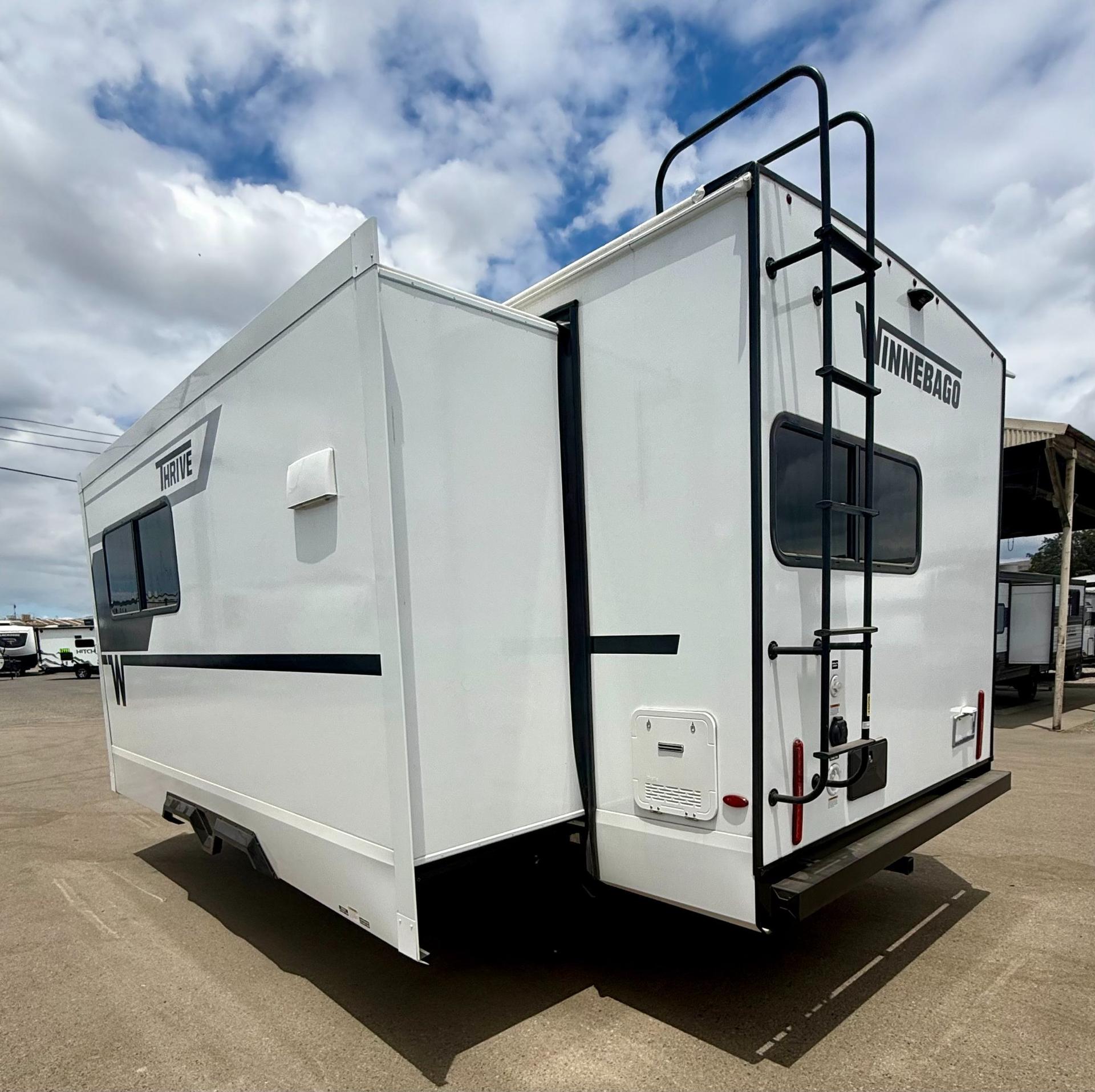 2026 Winnebago 2026 Winnebago Thrive - thumbnail 7