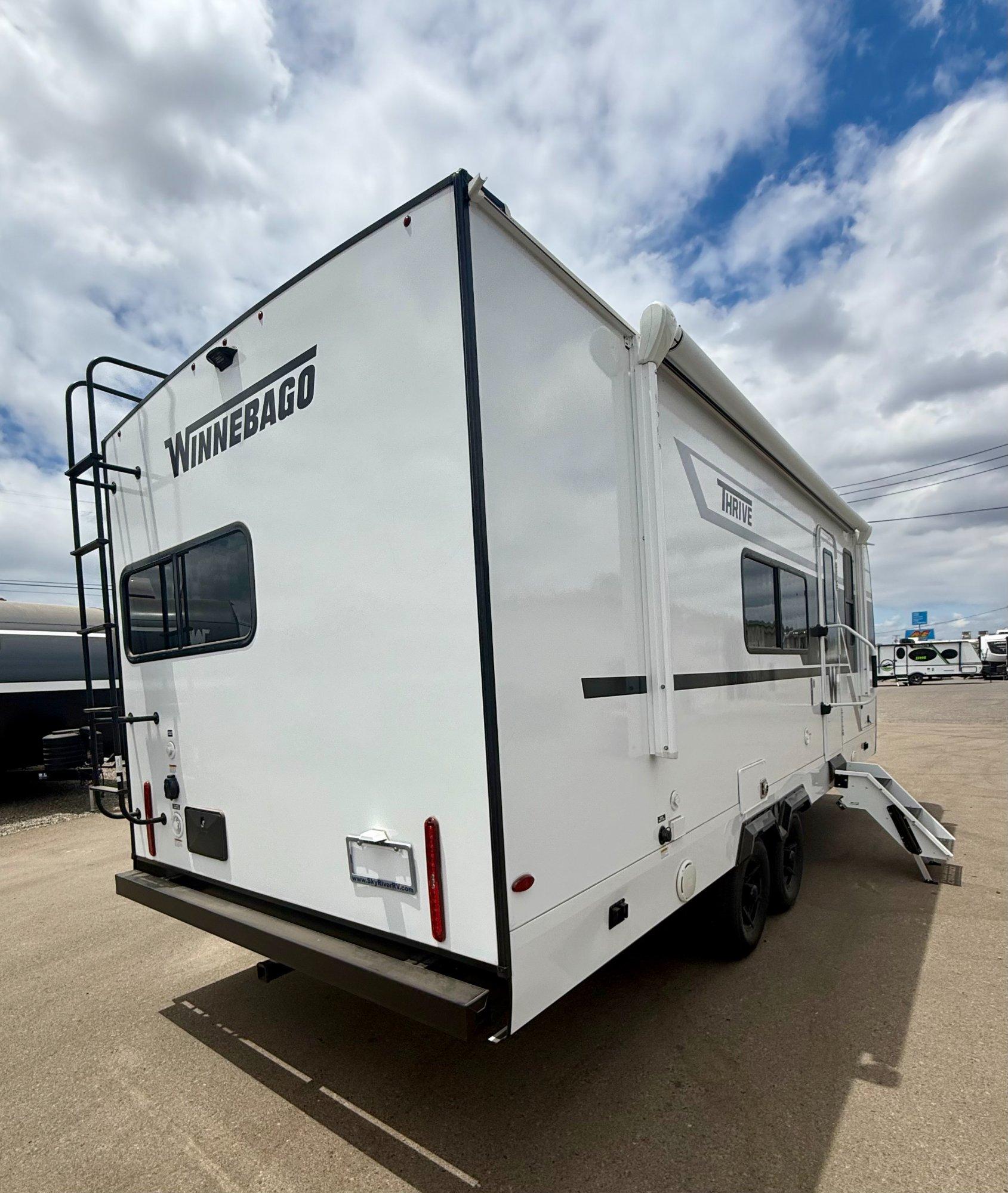 2026 Winnebago 2026 Winnebago Thrive - thumbnail 9