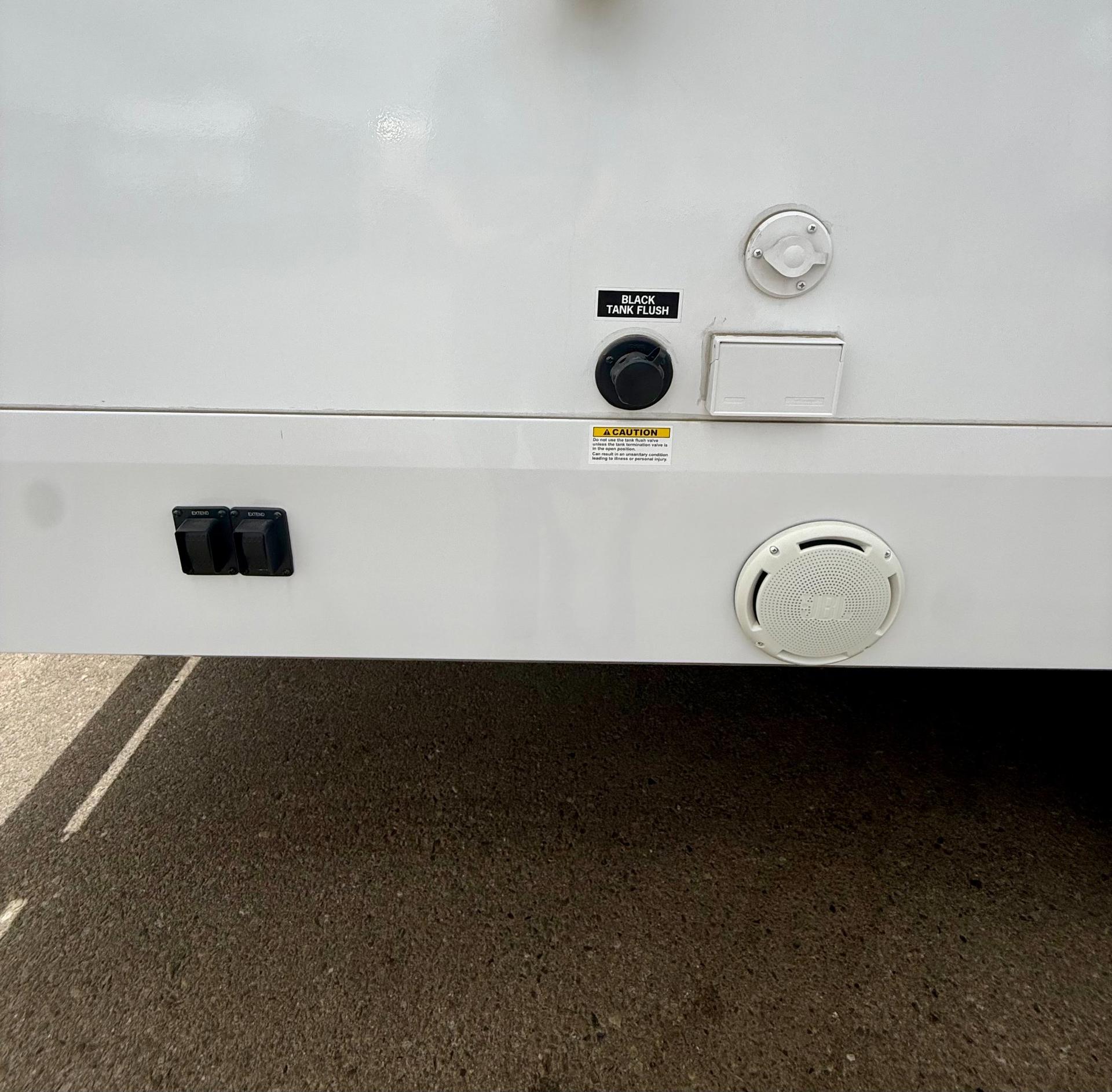 2026 Winnebago 2026 Winnebago Thrive - thumbnail 11