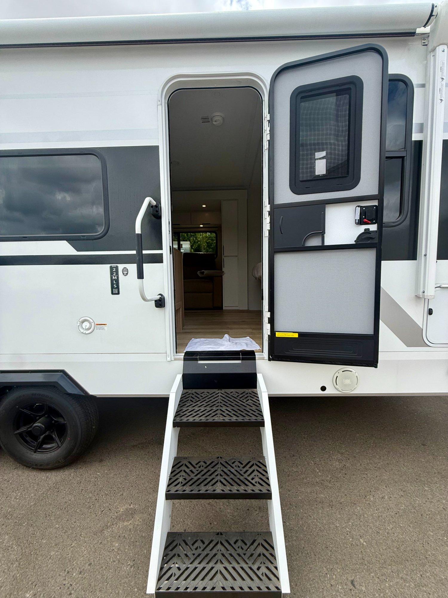 2026 Winnebago 2026 Winnebago Thrive - thumbnail 15