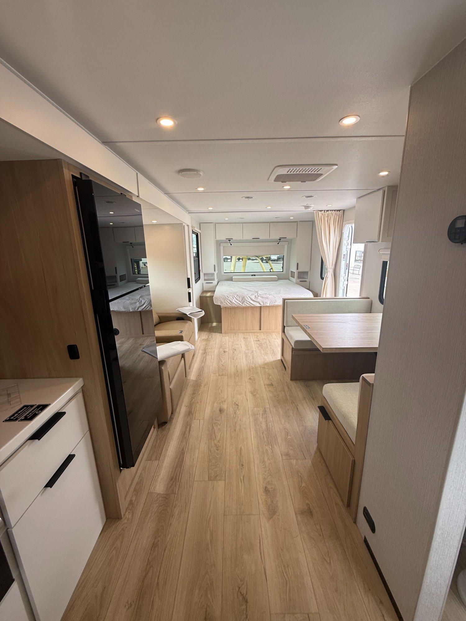2026 Winnebago 2026 Winnebago Thrive - thumbnail 16
