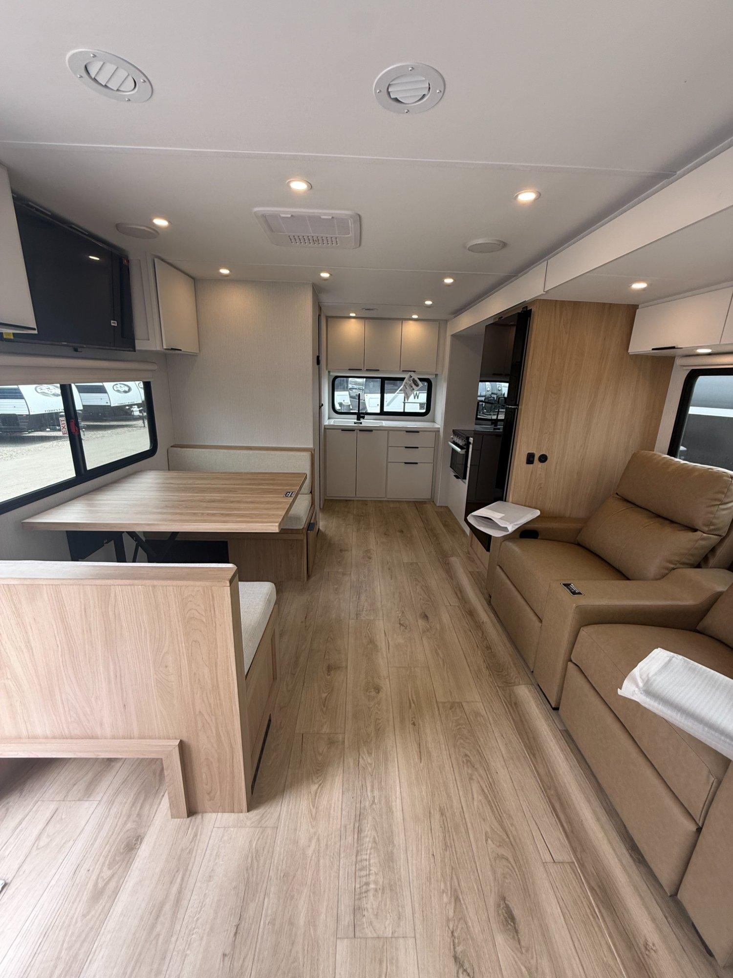 2026 Winnebago 2026 Winnebago Thrive - thumbnail 17