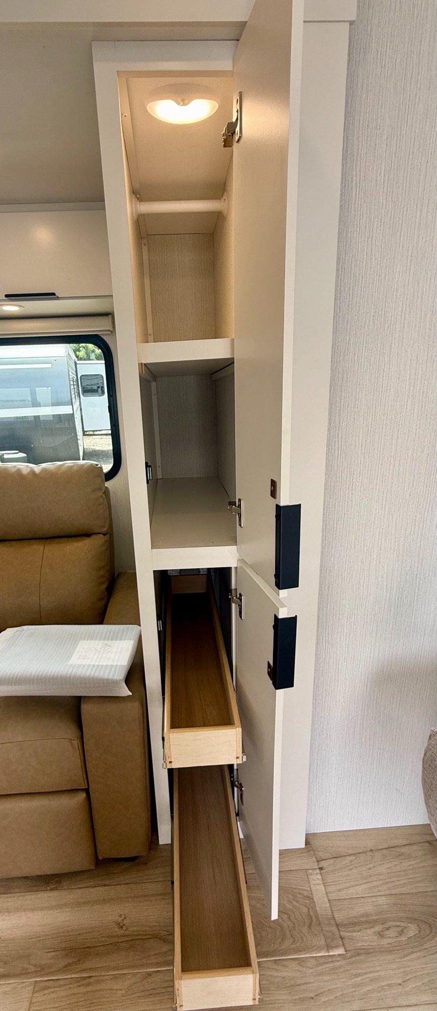 2026 Winnebago 2026 Winnebago Thrive - thumbnail 22