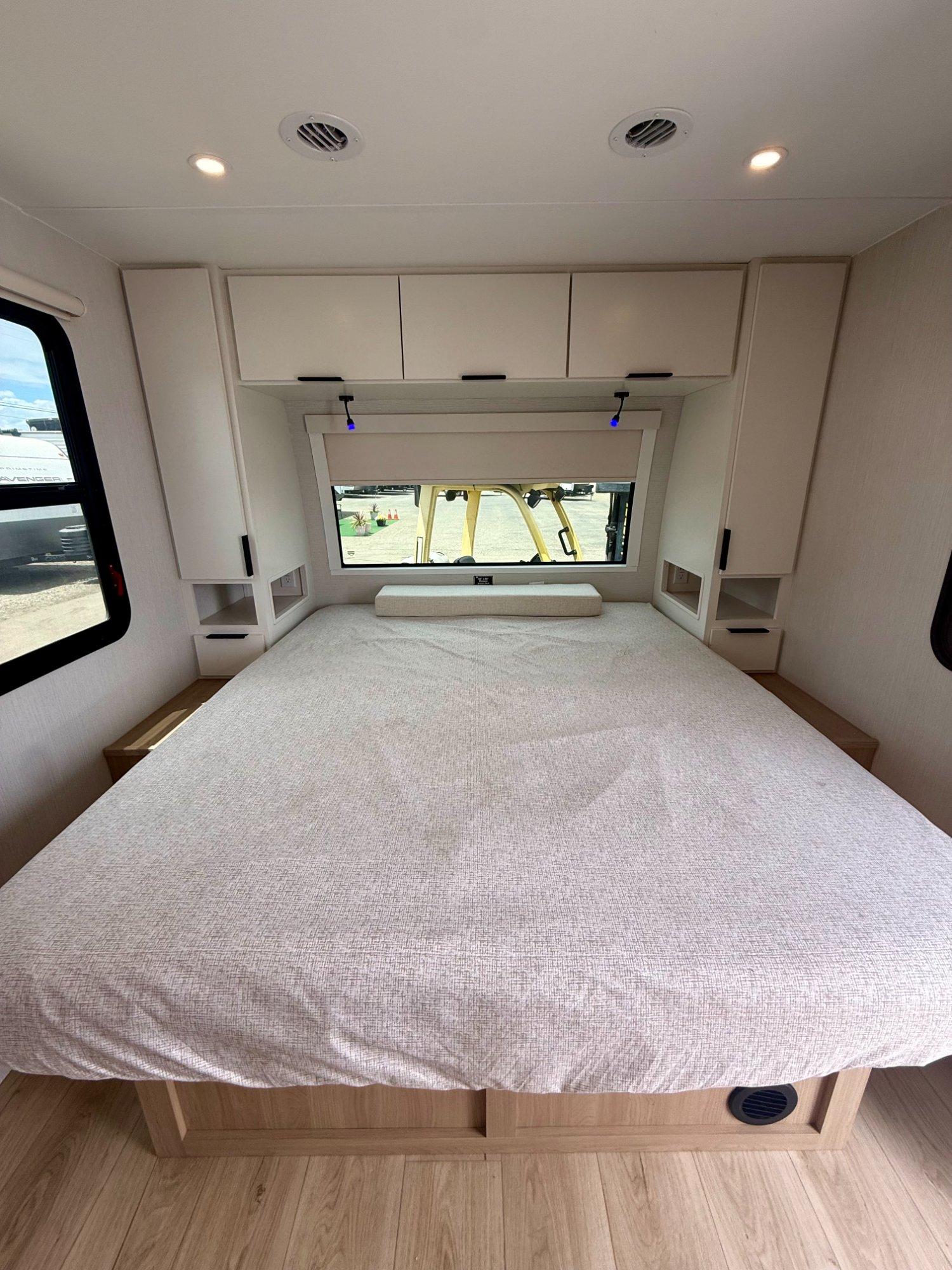 2026 Winnebago 2026 Winnebago Thrive - thumbnail 23