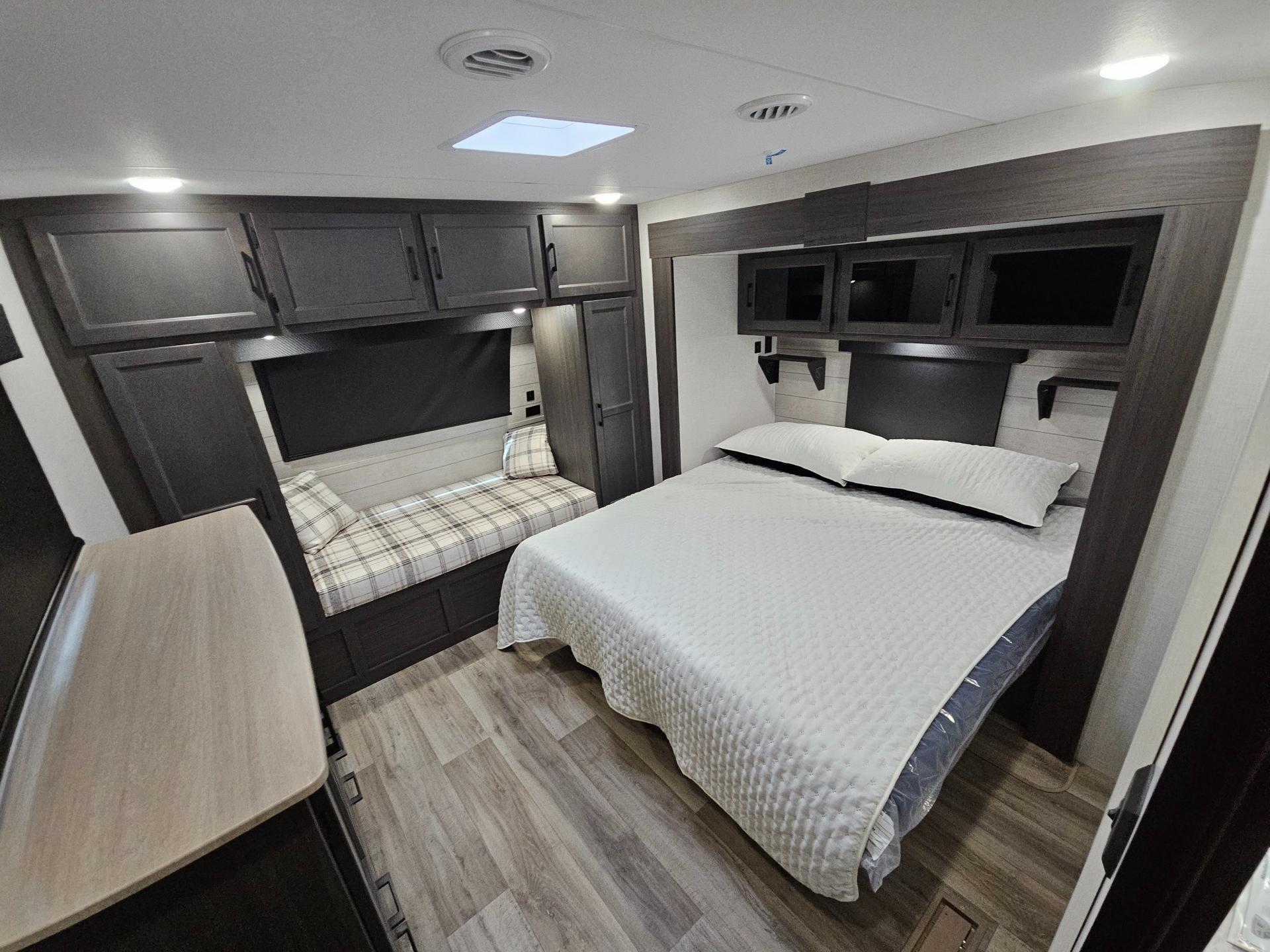 2025 Venture RV 2025 Venture RV SportTrek - thumbnail 39