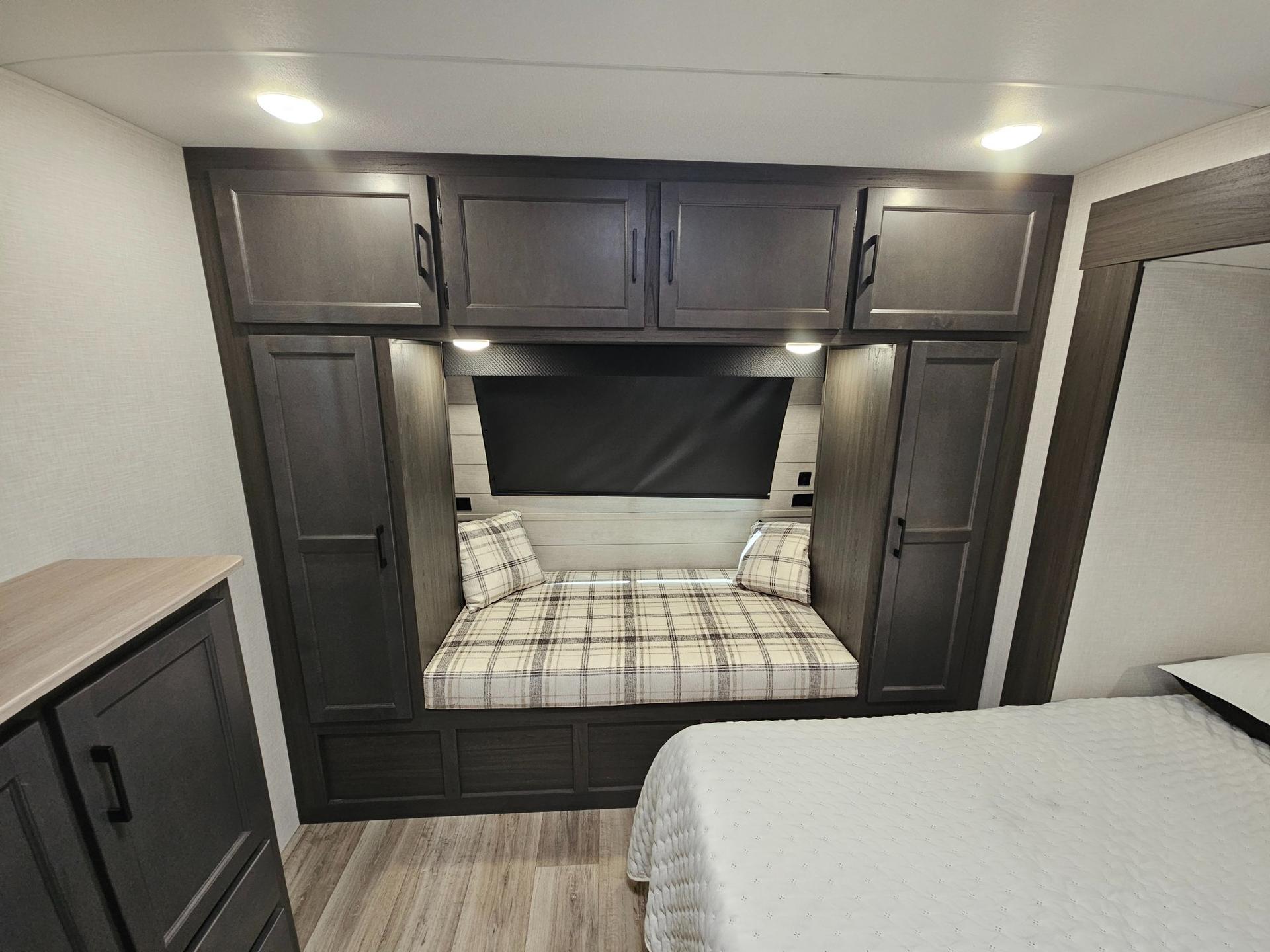 2025 Venture RV 2025 Venture RV SportTrek - thumbnail 43