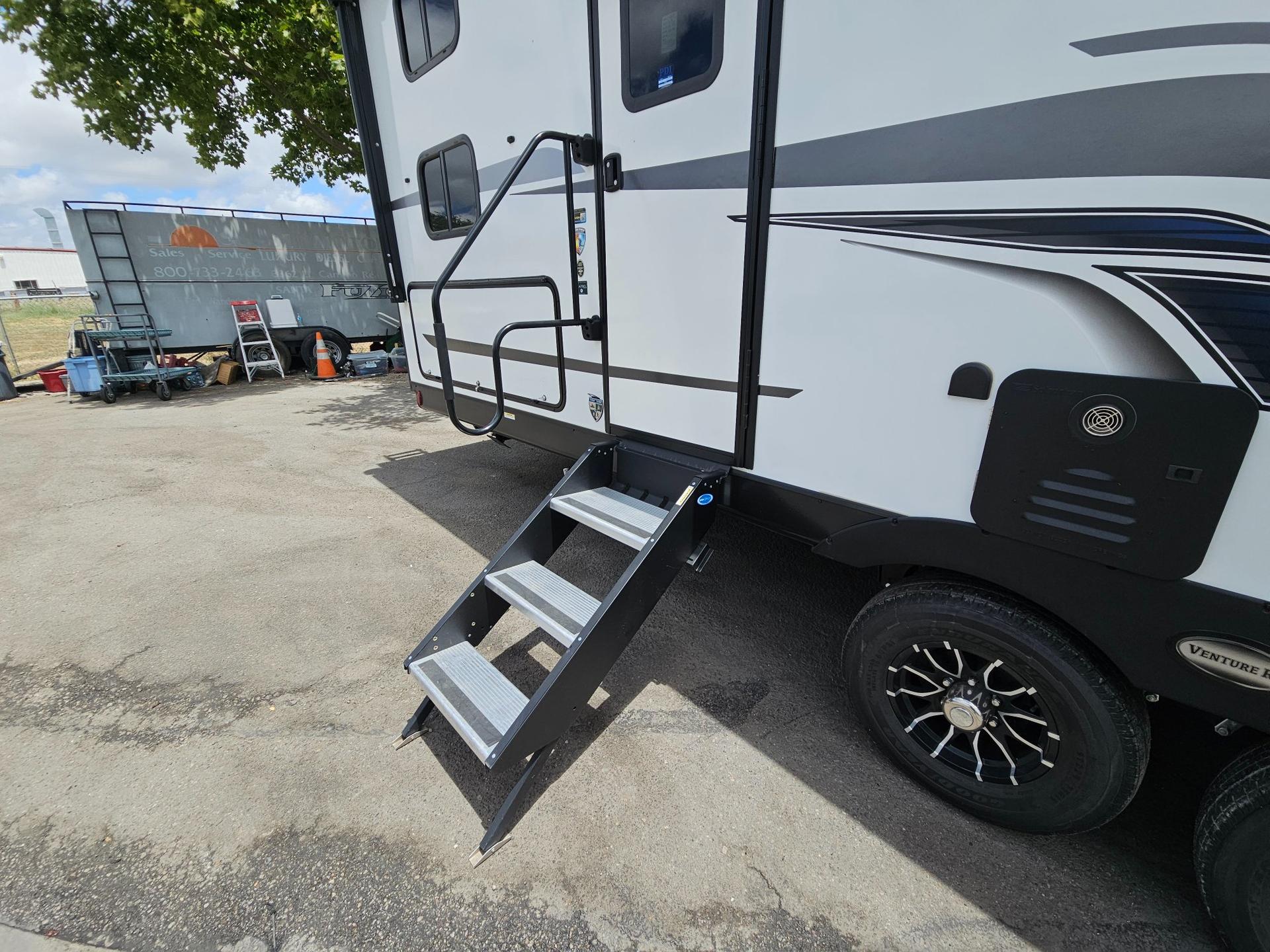 2025 Venture RV 2025 Venture RV SportTrek - thumbnail 53
