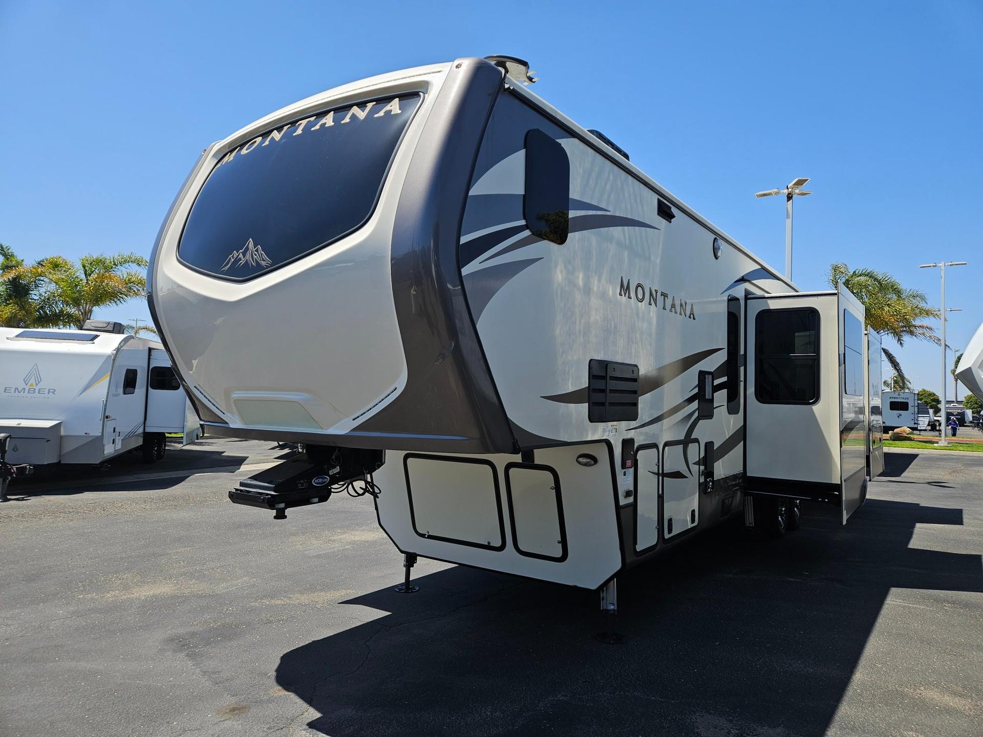 2018 Keystone RV 2018 Keystone RV Montana - thumbnail 4