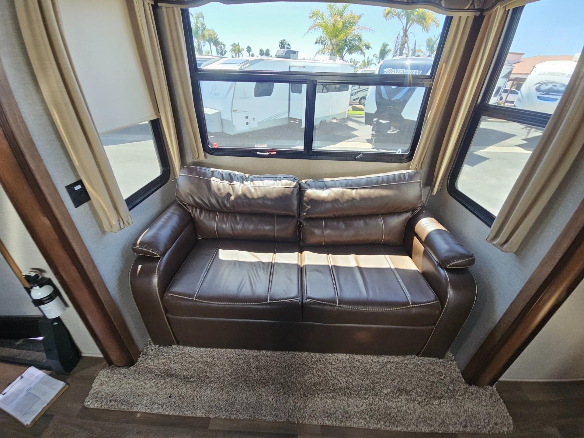 2018 Keystone RV 2018 Keystone RV Montana - thumbnail 7