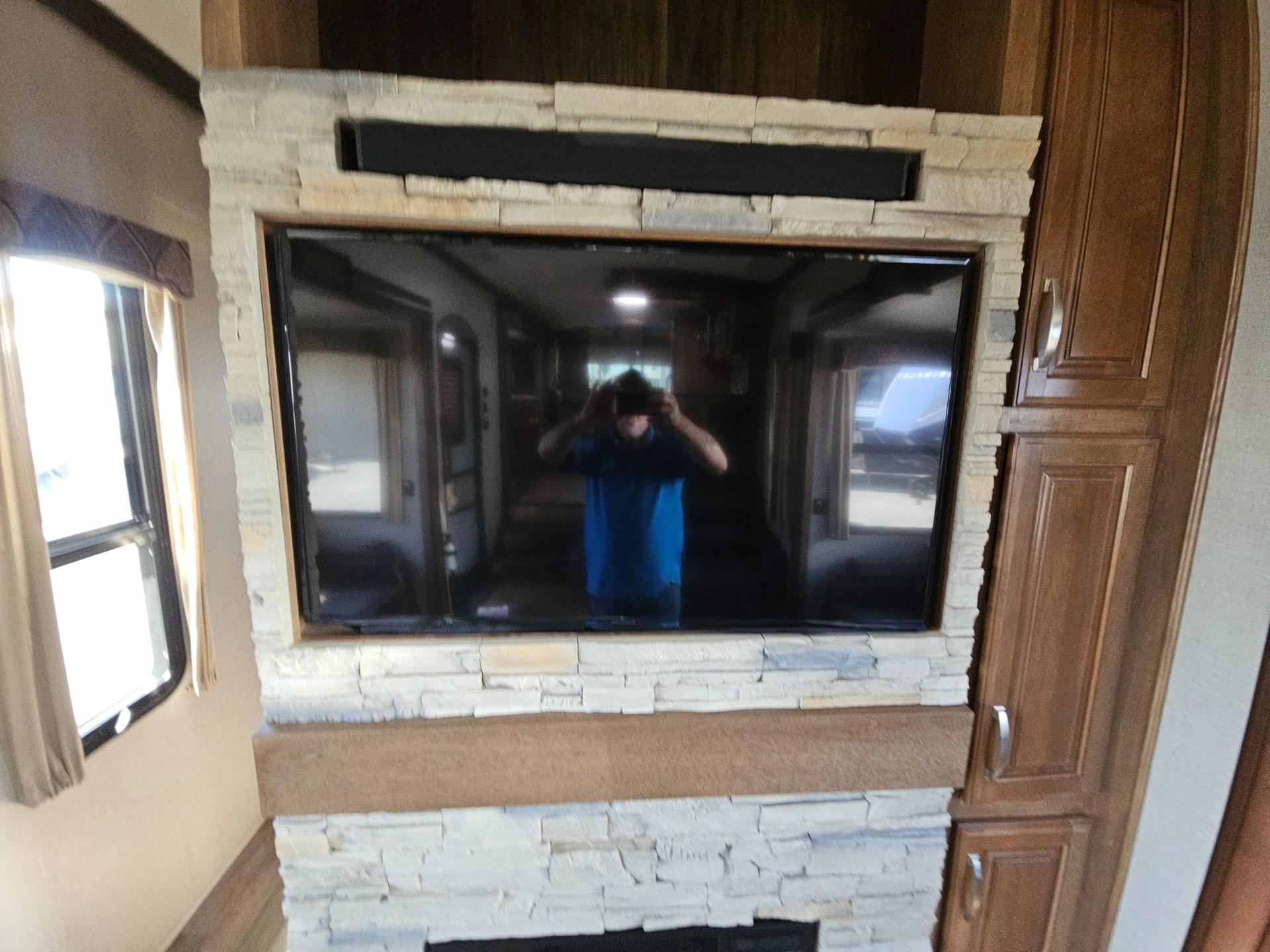 2018 Keystone RV 2018 Keystone RV Montana - thumbnail 10