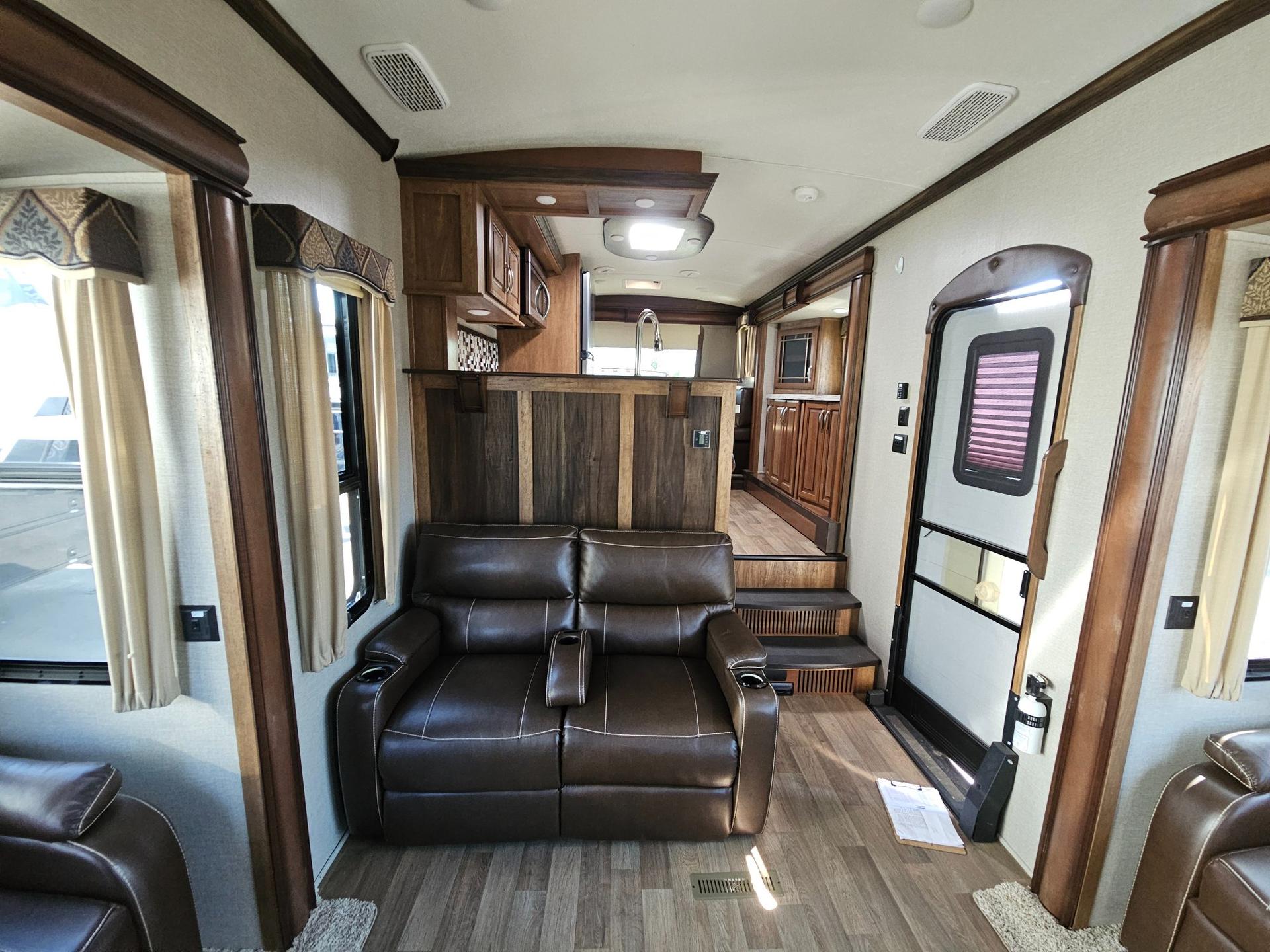 2018 Keystone RV 2018 Keystone RV Montana - thumbnail 13