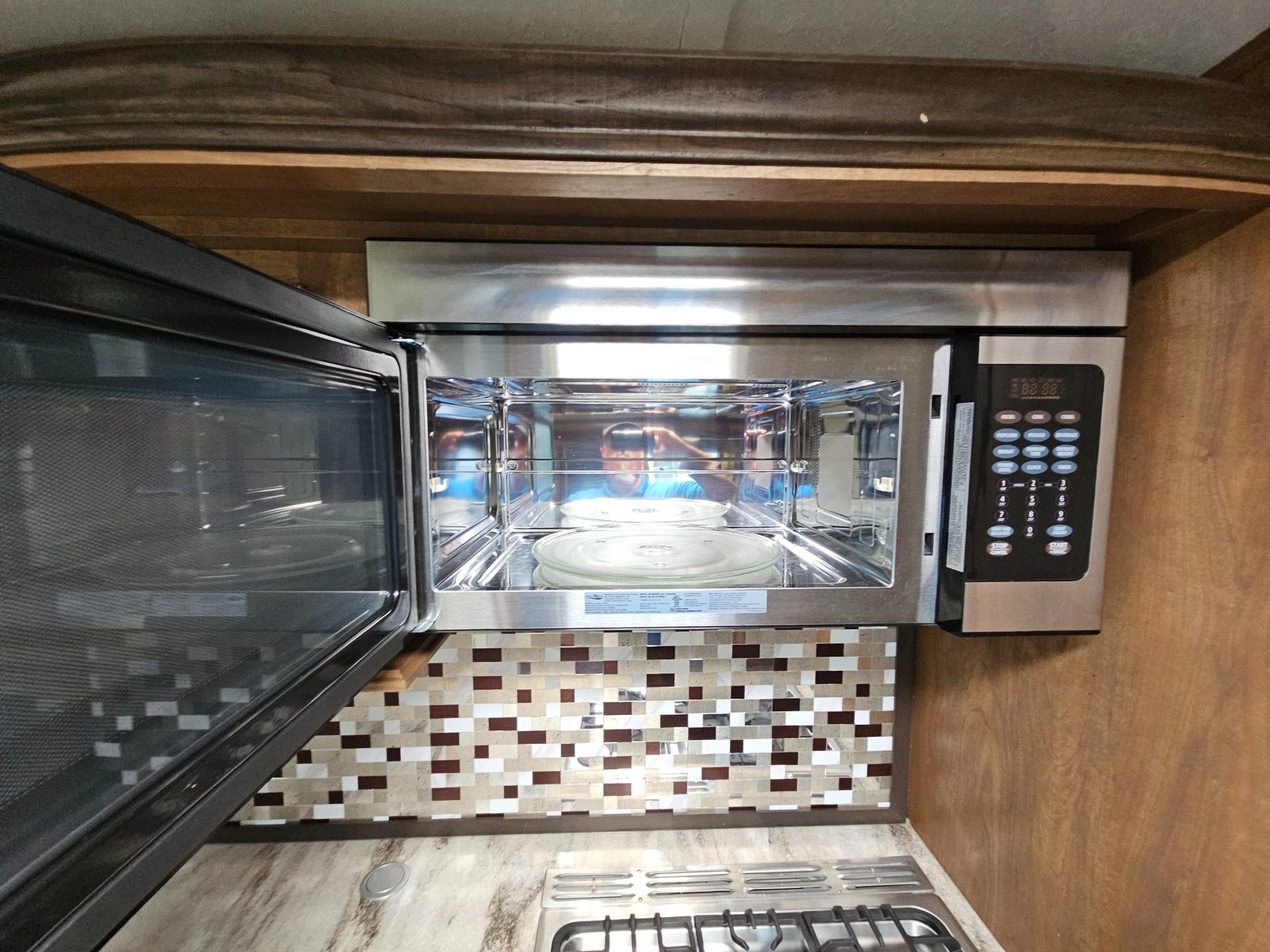 2018 Keystone RV 2018 Keystone RV Montana - thumbnail 22