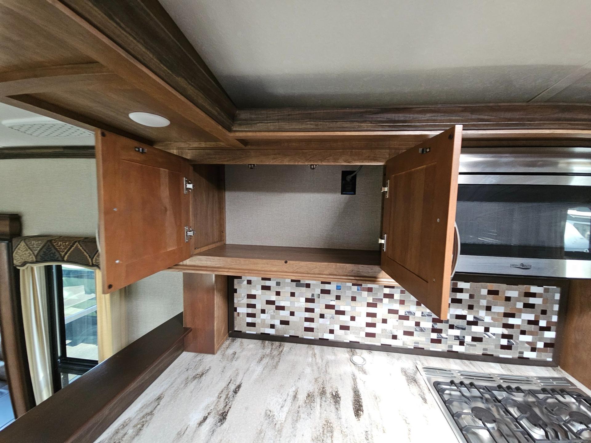 2018 Keystone RV 2018 Keystone RV Montana - thumbnail 26