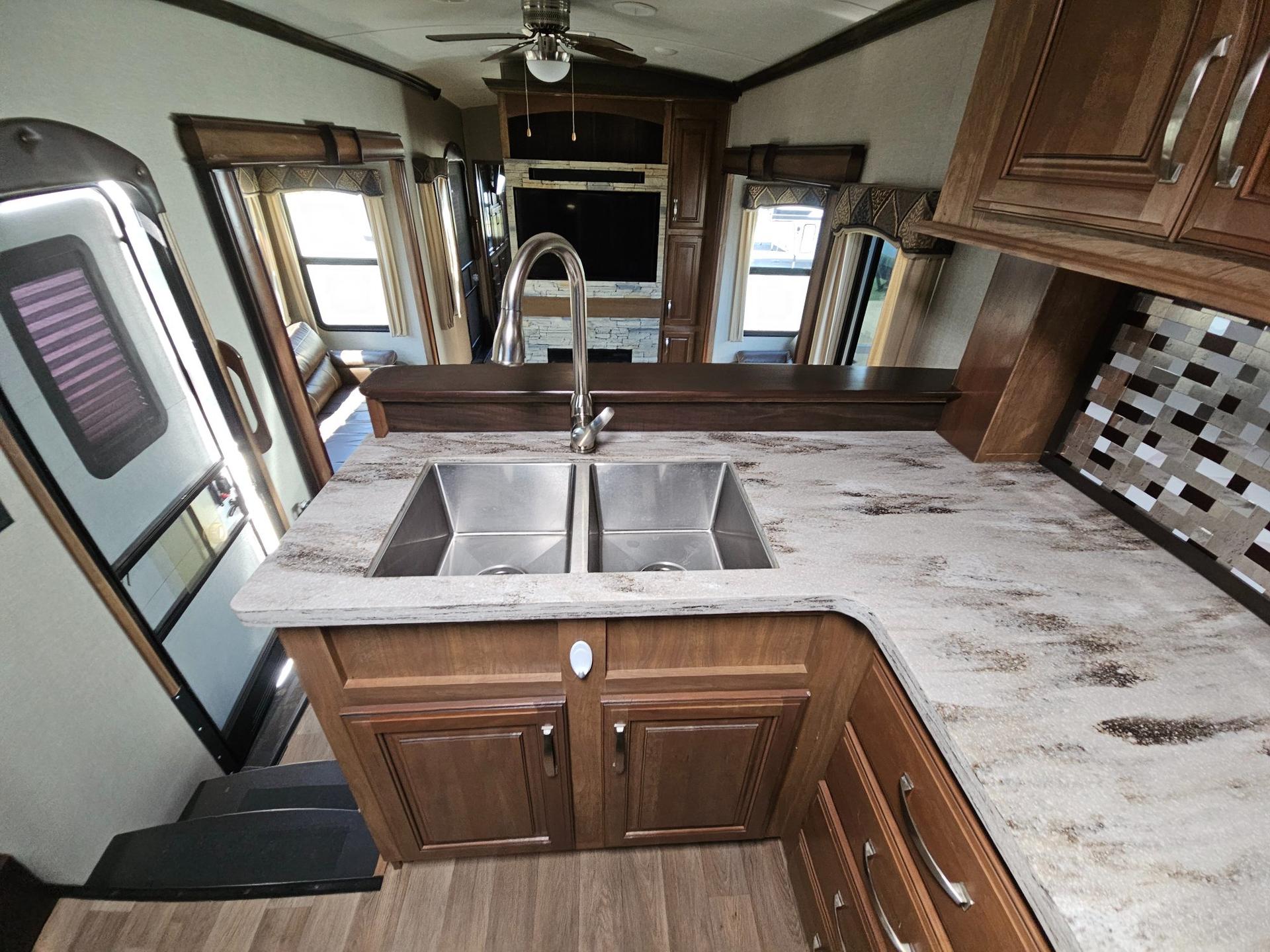 2018 Keystone RV 2018 Keystone RV Montana - thumbnail 27