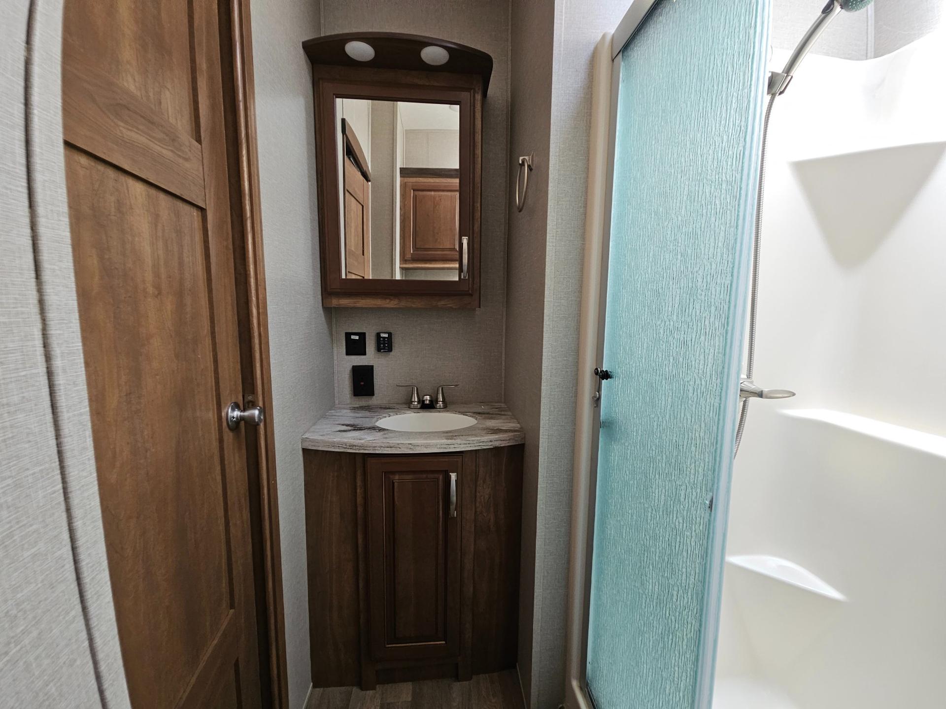 2018 Keystone RV 2018 Keystone RV Montana - thumbnail 33