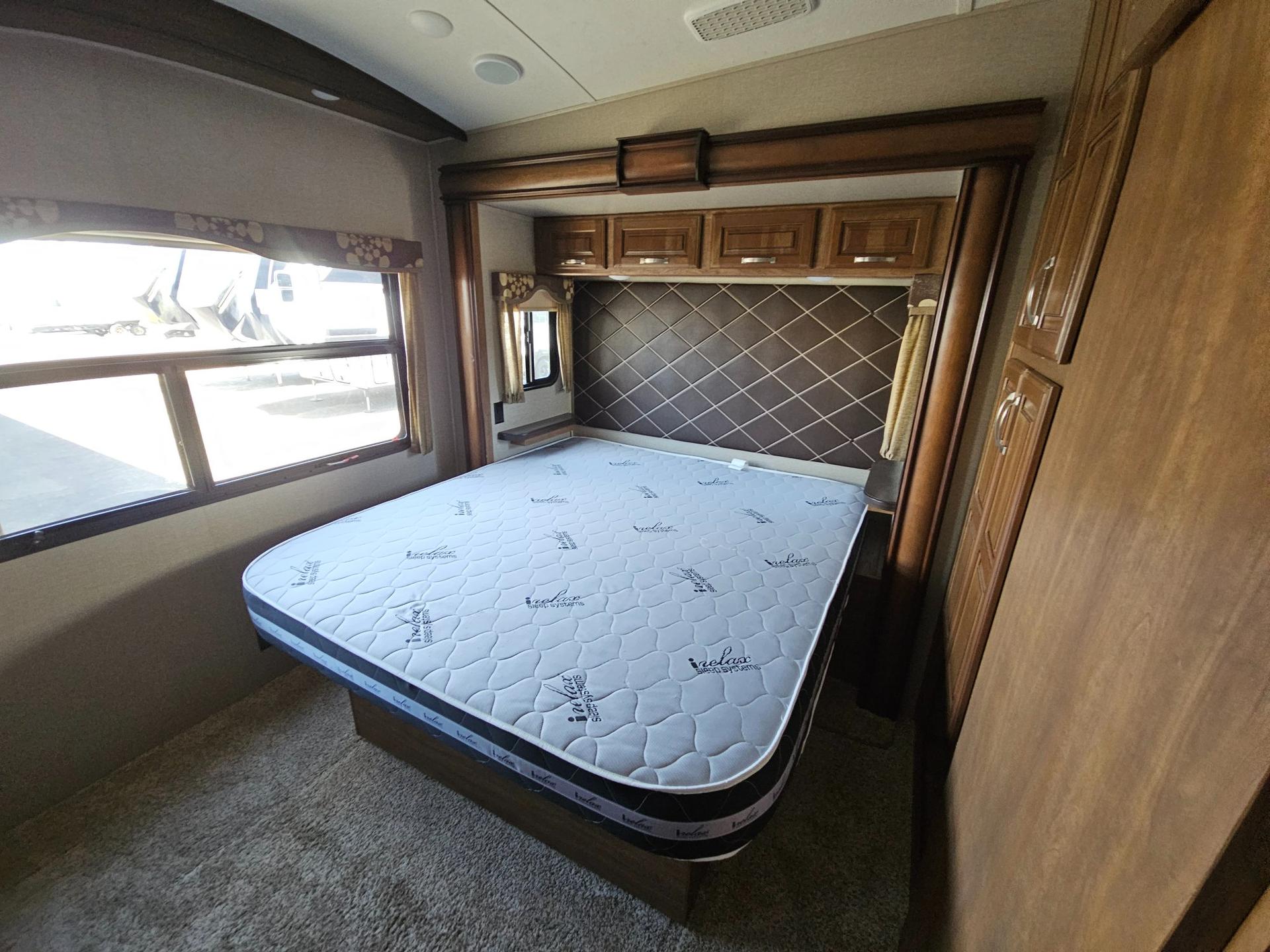 2018 Keystone RV 2018 Keystone RV Montana - thumbnail 37