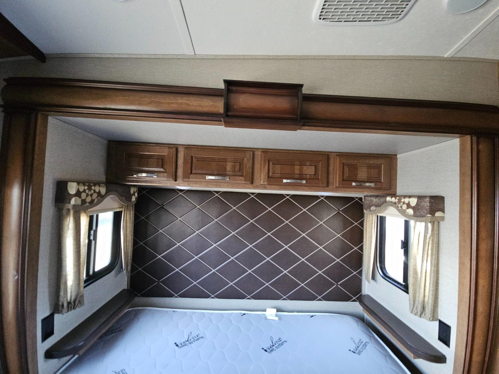 2018 Keystone RV 2018 Keystone RV Montana - thumbnail 40