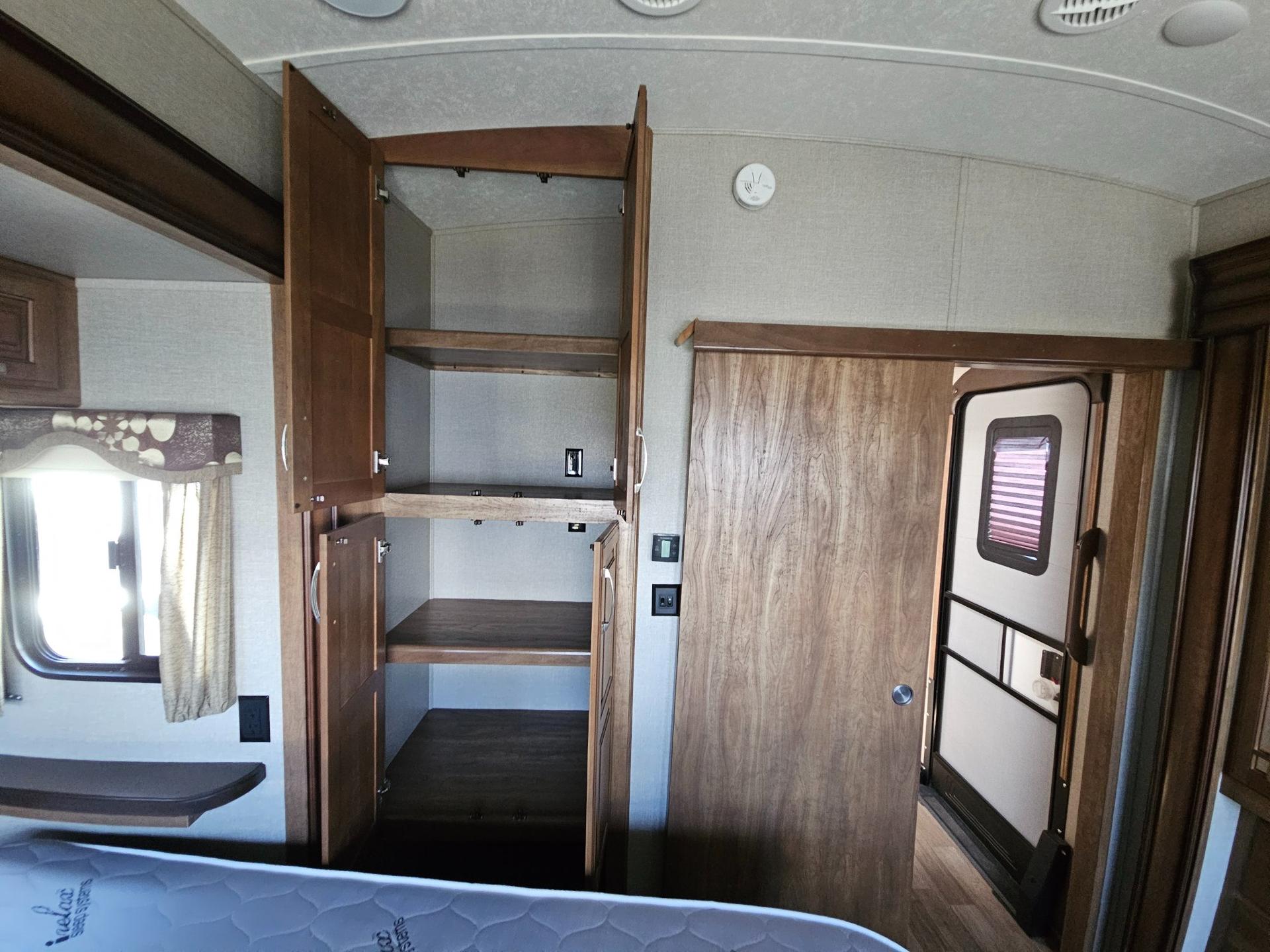 2018 Keystone RV 2018 Keystone RV Montana - thumbnail 42