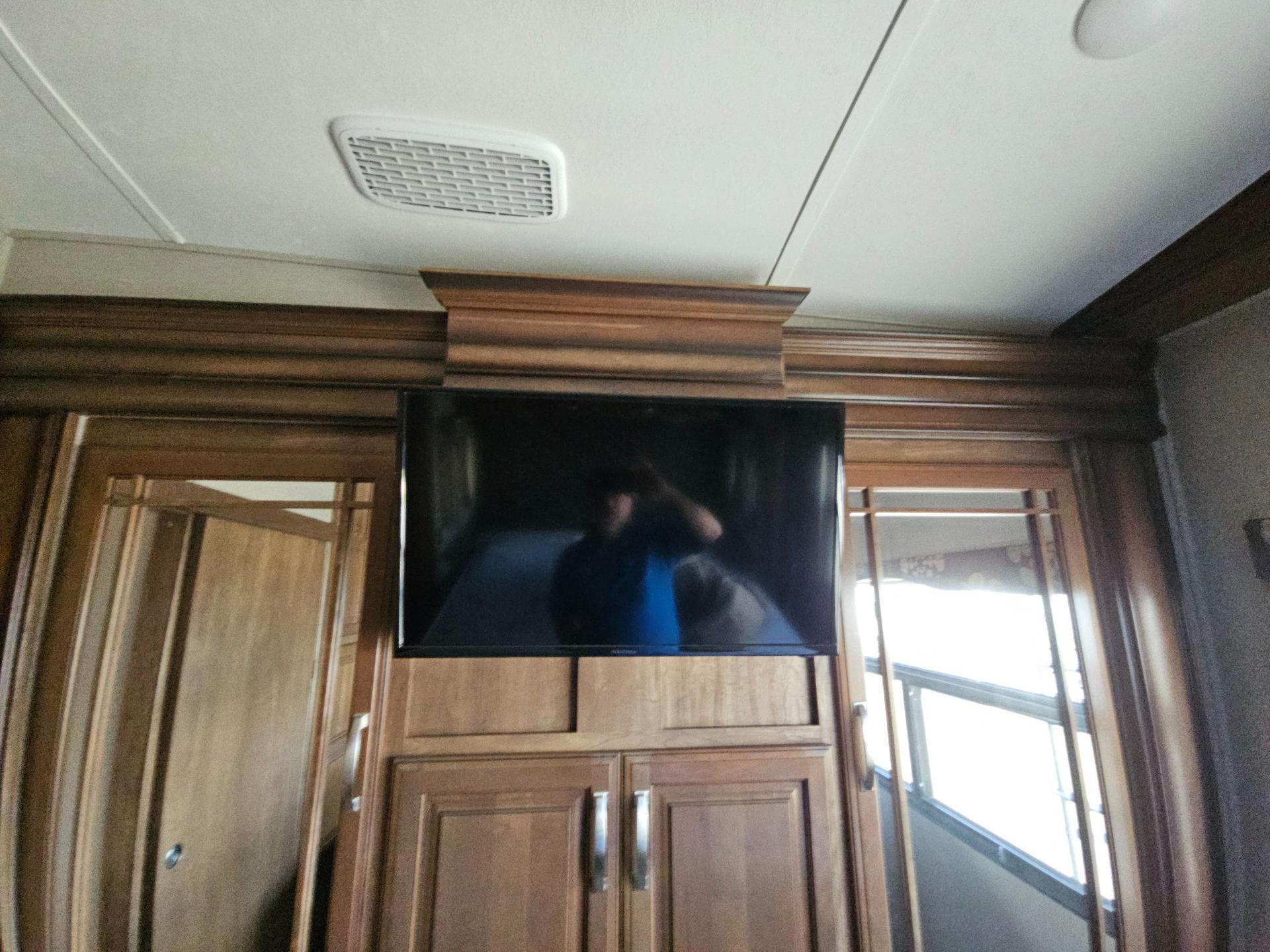 2018 Keystone RV 2018 Keystone RV Montana - thumbnail 44