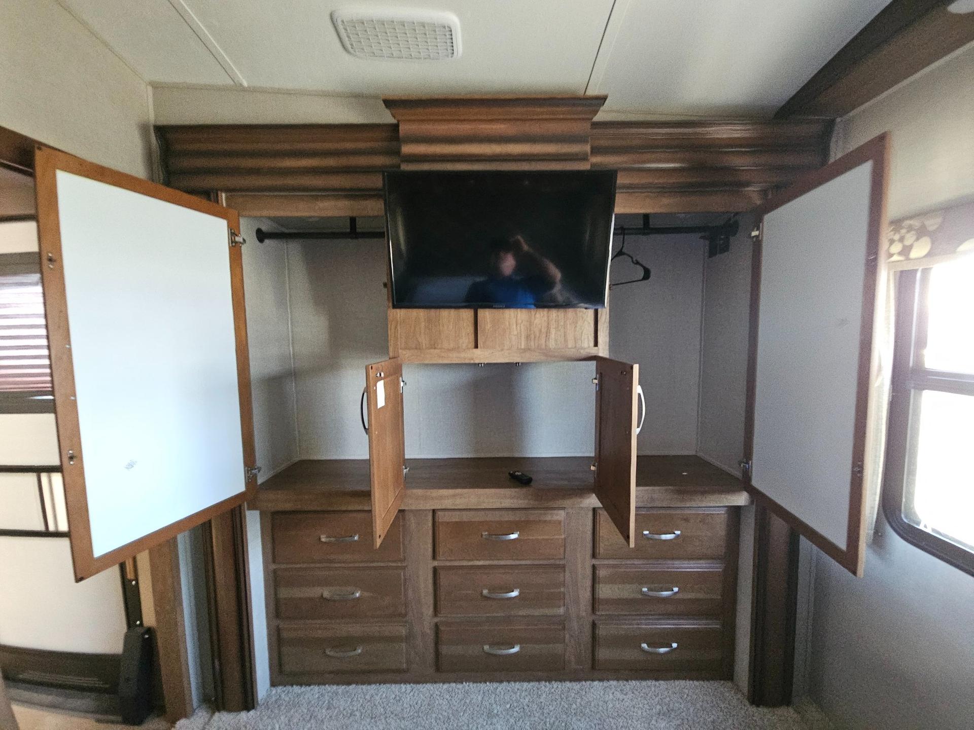 2018 Keystone RV 2018 Keystone RV Montana - thumbnail 45