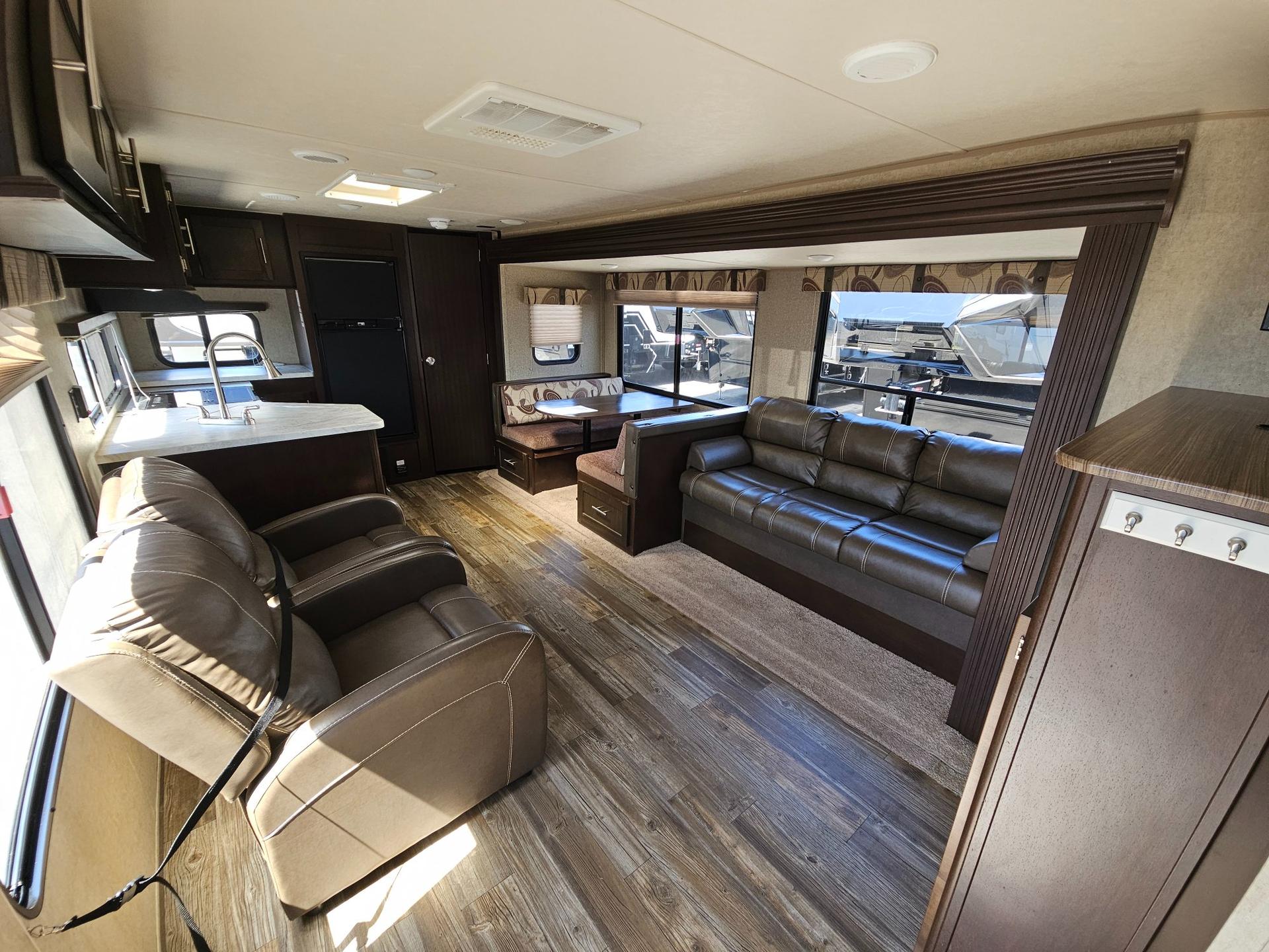 2017 Forest River RV 2017 Forest River RV Cherokee Limited - thumbnail 5