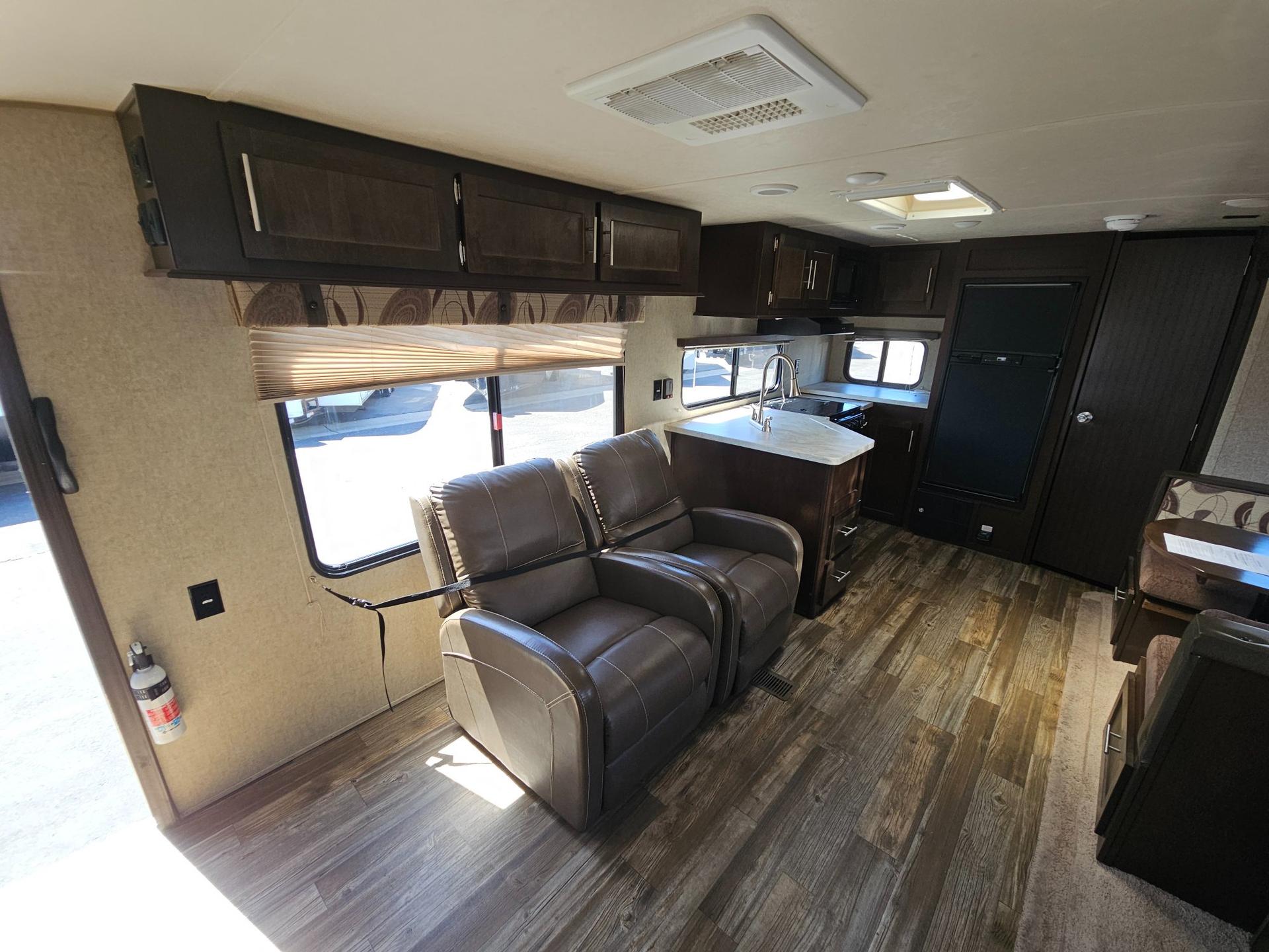 2017 Forest River RV 2017 Forest River RV Cherokee Limited - thumbnail 6
