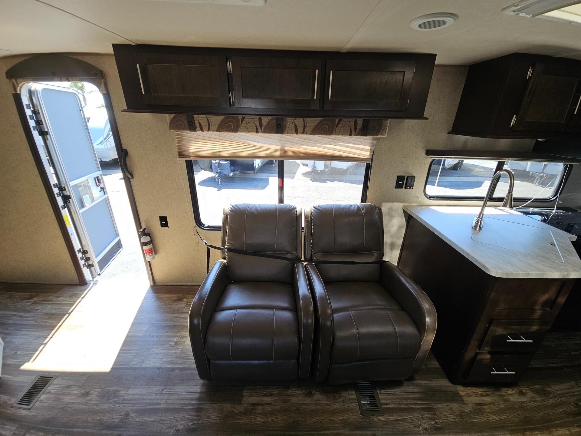 2017 Forest River RV 2017 Forest River RV Cherokee Limited - thumbnail 7