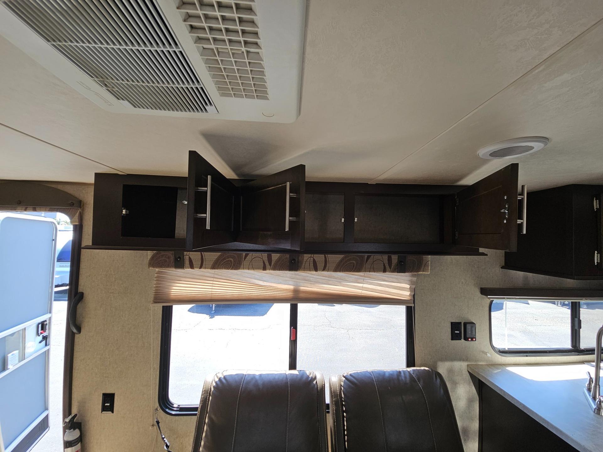 2017 Forest River RV 2017 Forest River RV Cherokee Limited - thumbnail 9
