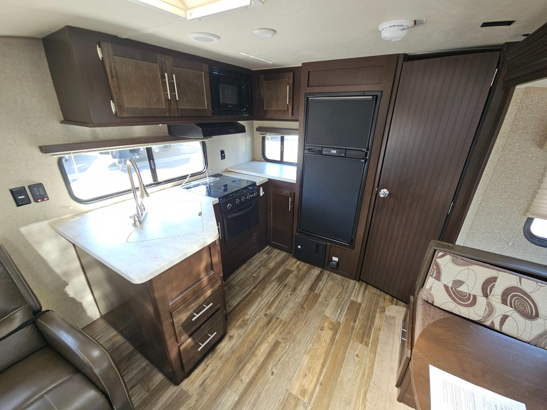 2017 Forest River RV 2017 Forest River RV Cherokee Limited - thumbnail 10
