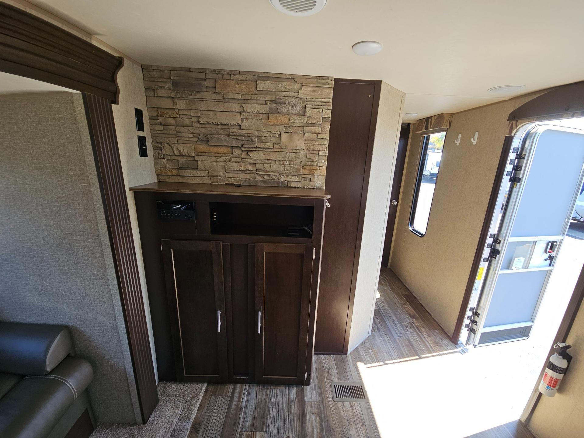 2017 Forest River RV 2017 Forest River RV Cherokee Limited - thumbnail 25