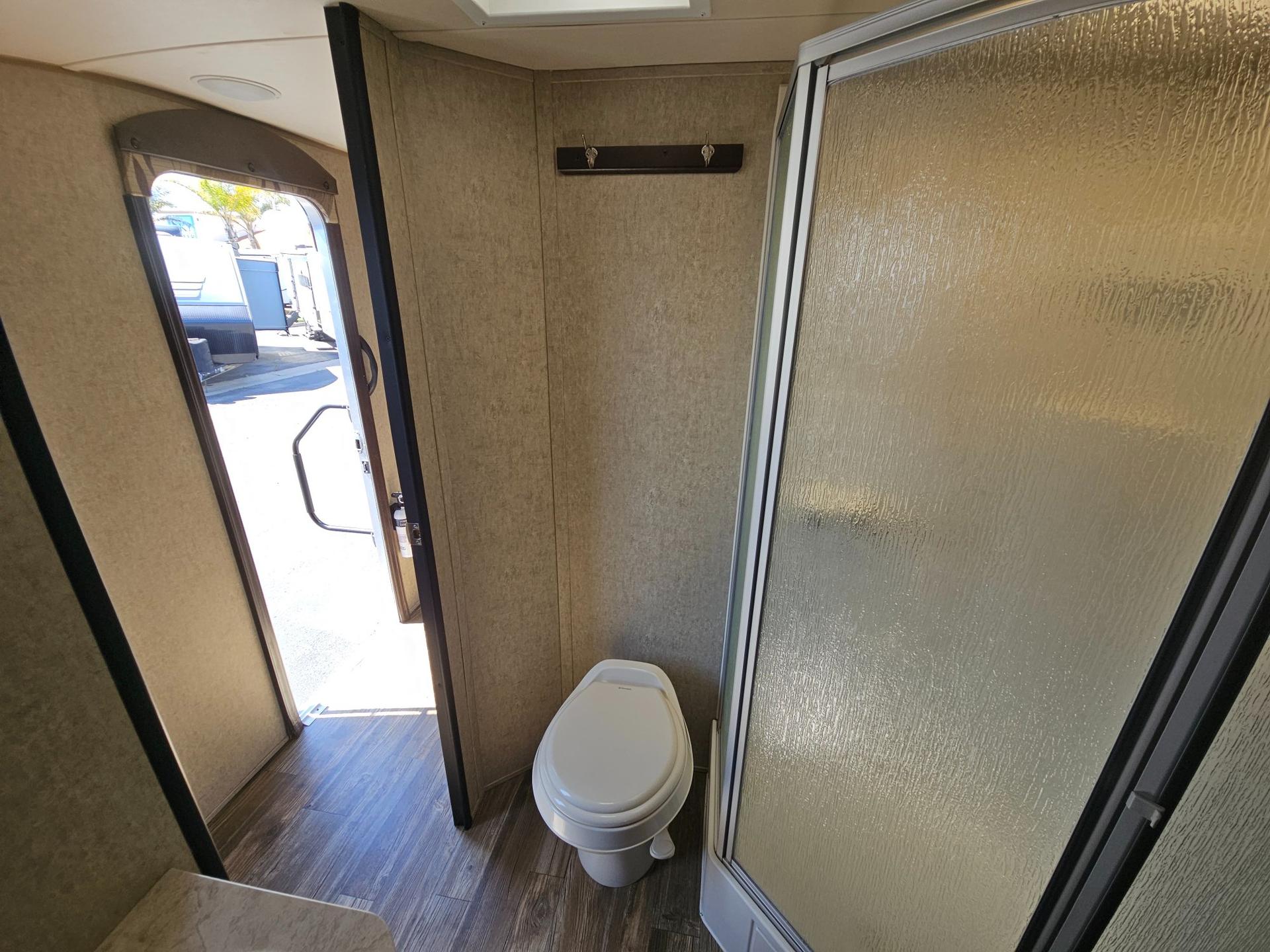 2017 Forest River RV 2017 Forest River RV Cherokee Limited - thumbnail 28