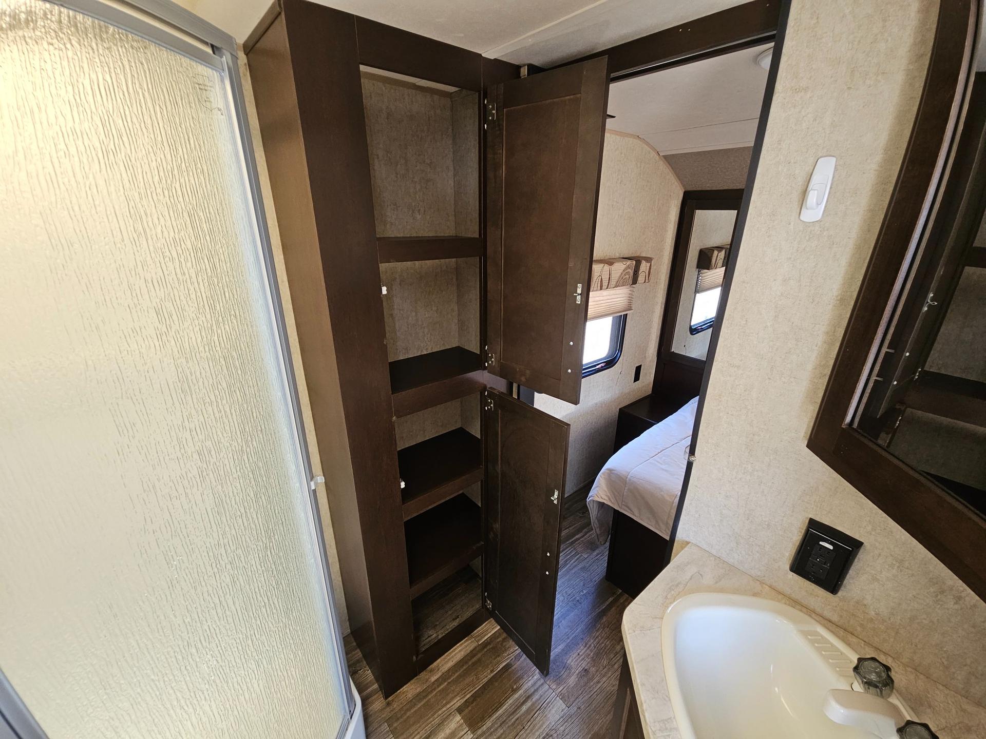 2017 Forest River RV 2017 Forest River RV Cherokee Limited - thumbnail 30