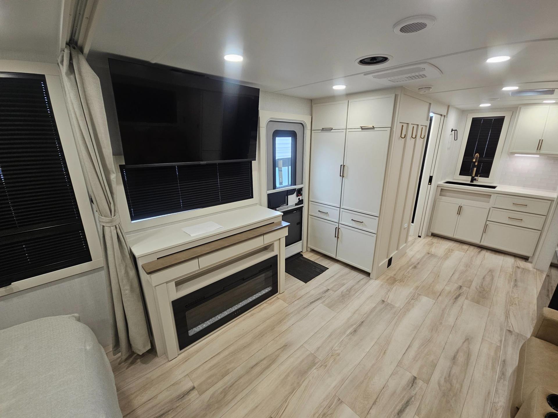 2026 Brinkley RV 2026 Brinkley RV Model I - thumbnail 7